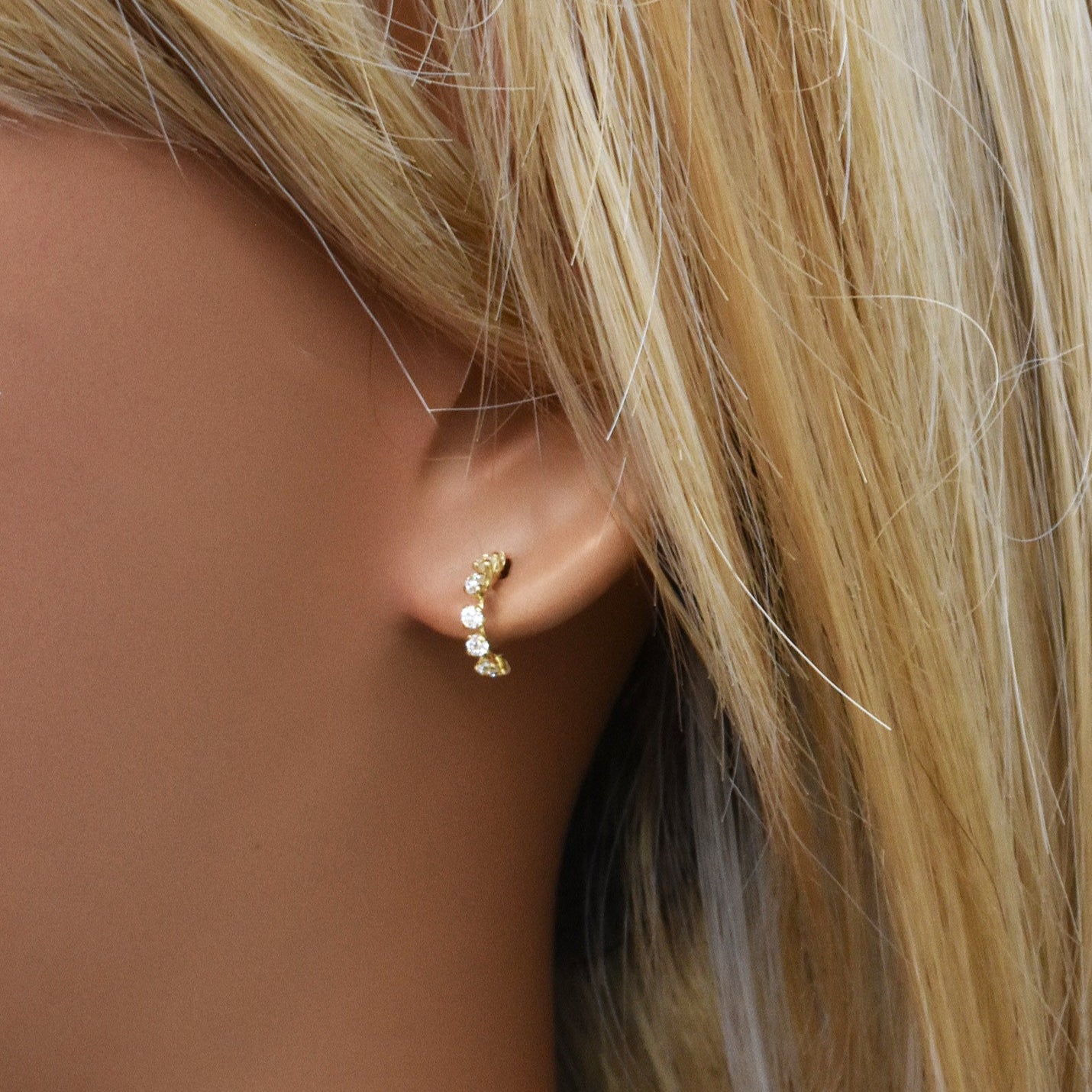 14E00399. - Pendientes de oro amarillo de 14 quilates con forma de aro y circonita transparente