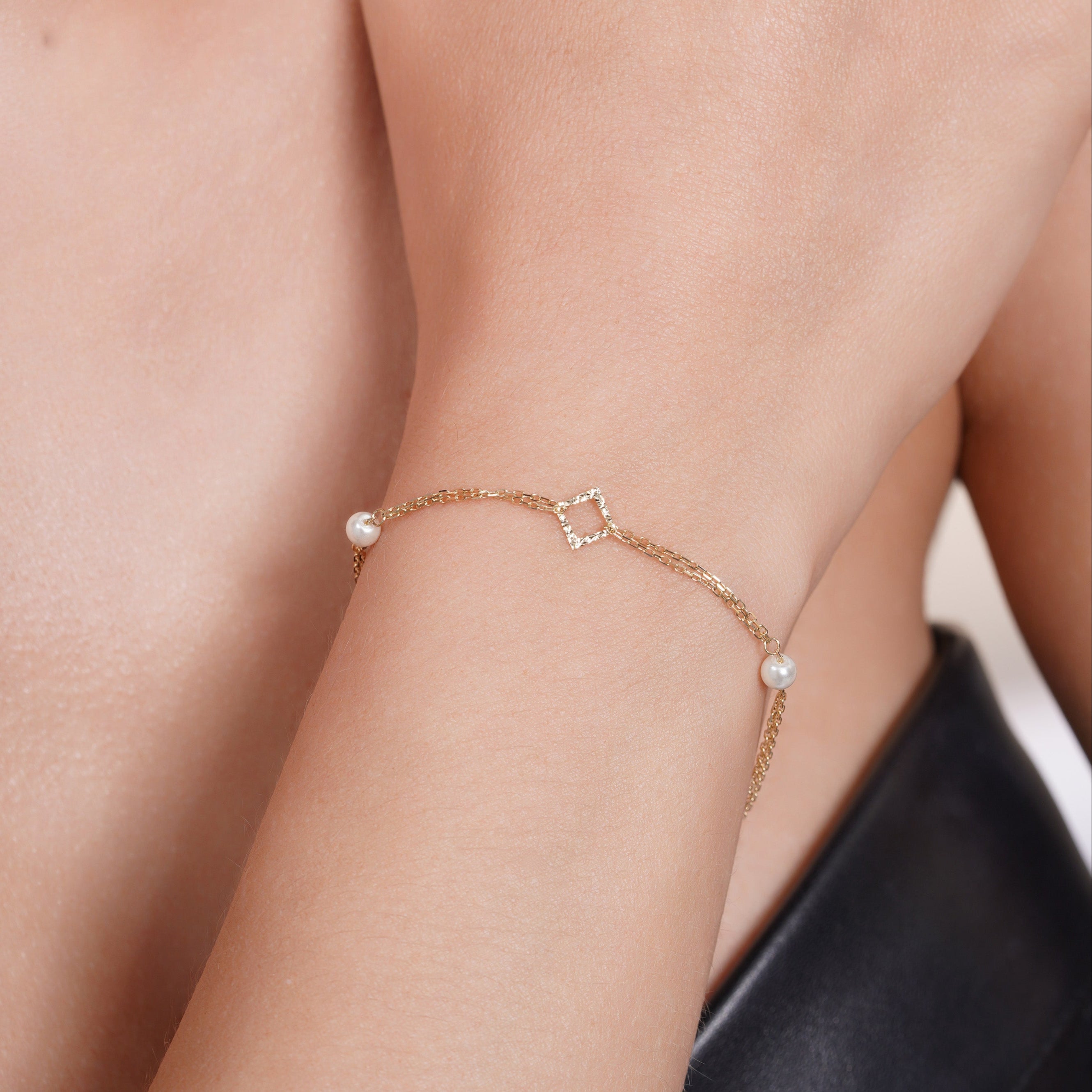 14KB0010. - 14 Karat Yellow Gold Fresh Water Pearl Diamond Cut Square Charms Adjustable Bracelet