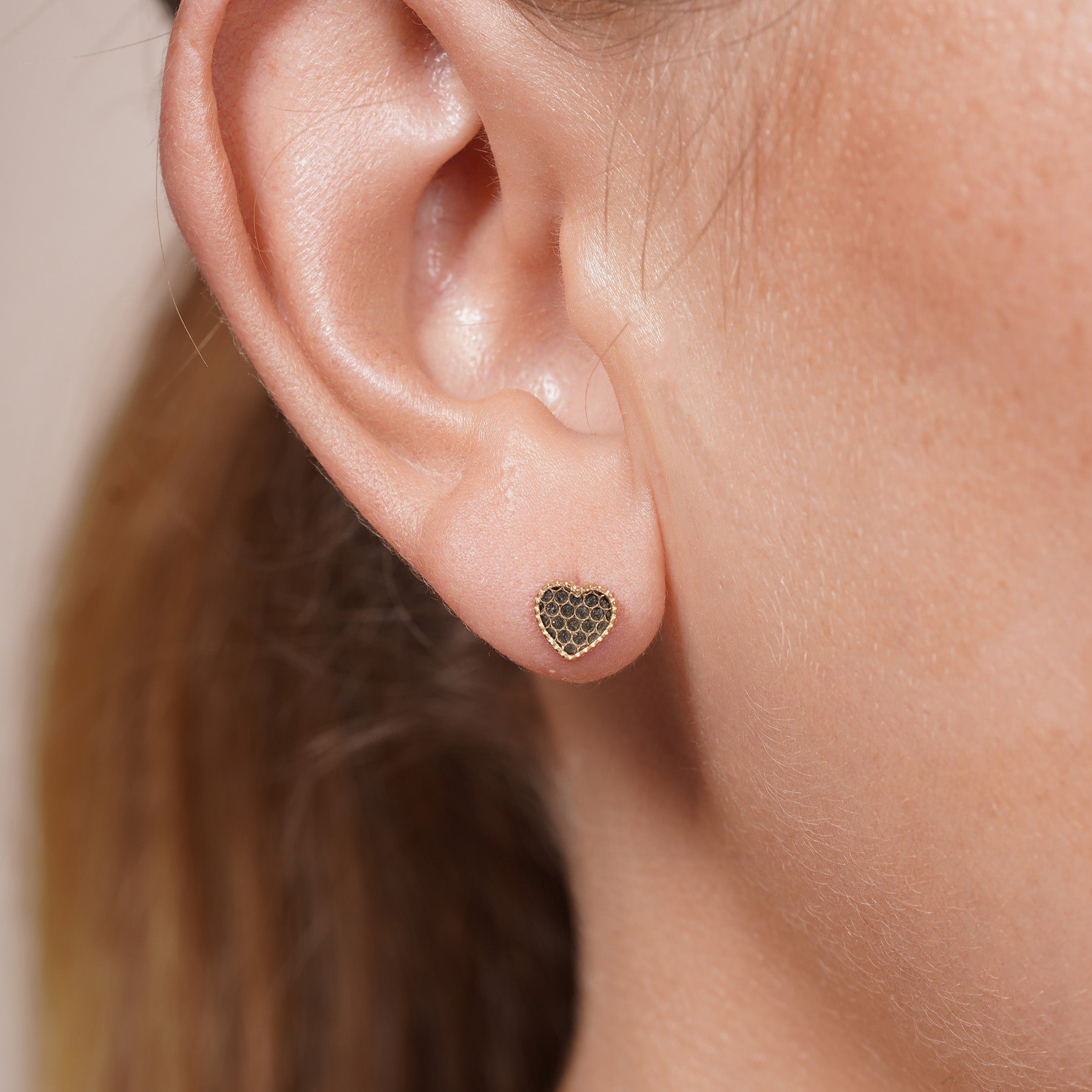 14KE0005. - 14 Karat Yellow Gold Beaded & Honeycomb Heart Earrings