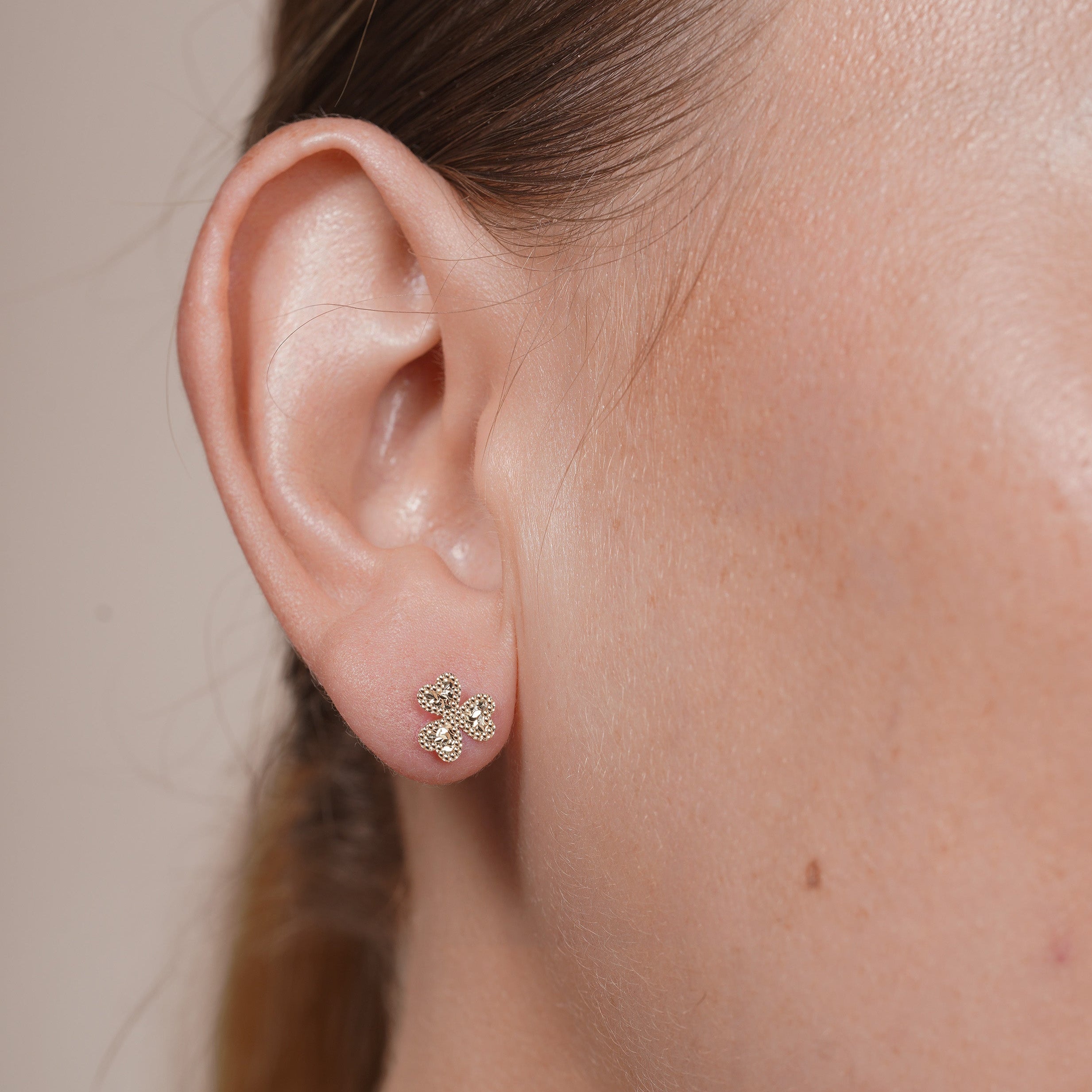 14KE0016. - 14 Karat Yellow Gold Beaded & Confetti Diamond Cut Clover Earrings