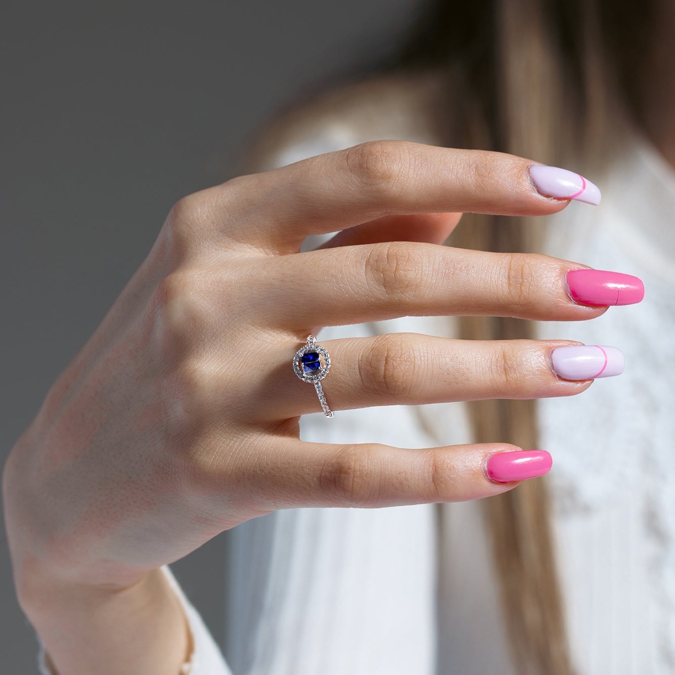 Piedra azul con circonita cúbica en plata de ley 925 rodiada - BGR01140BLU