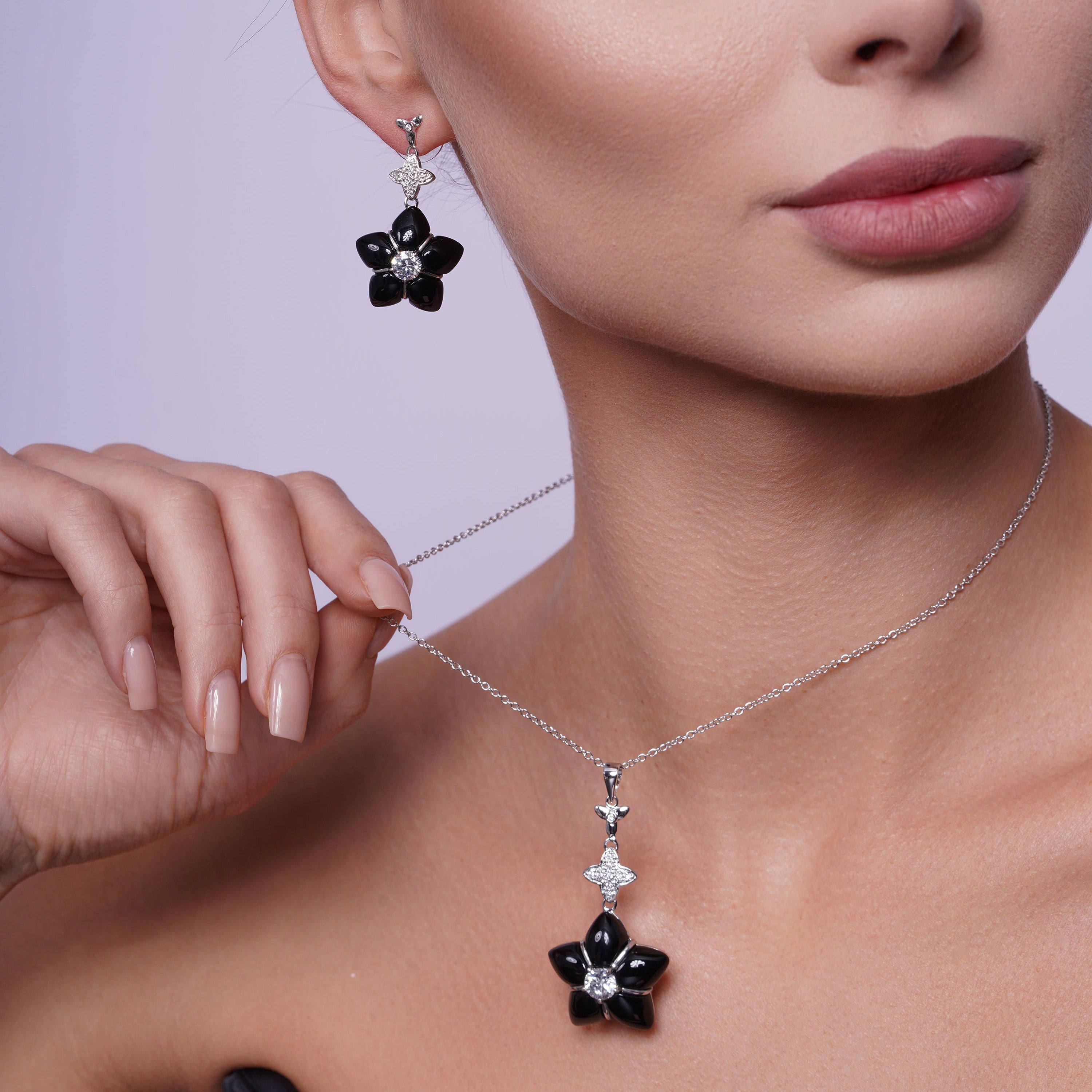 Liquidación - Conjunto de aretes y collar colgantes de ónix negro y circonitas transparentes en plata 925 rodiada - BGS00149