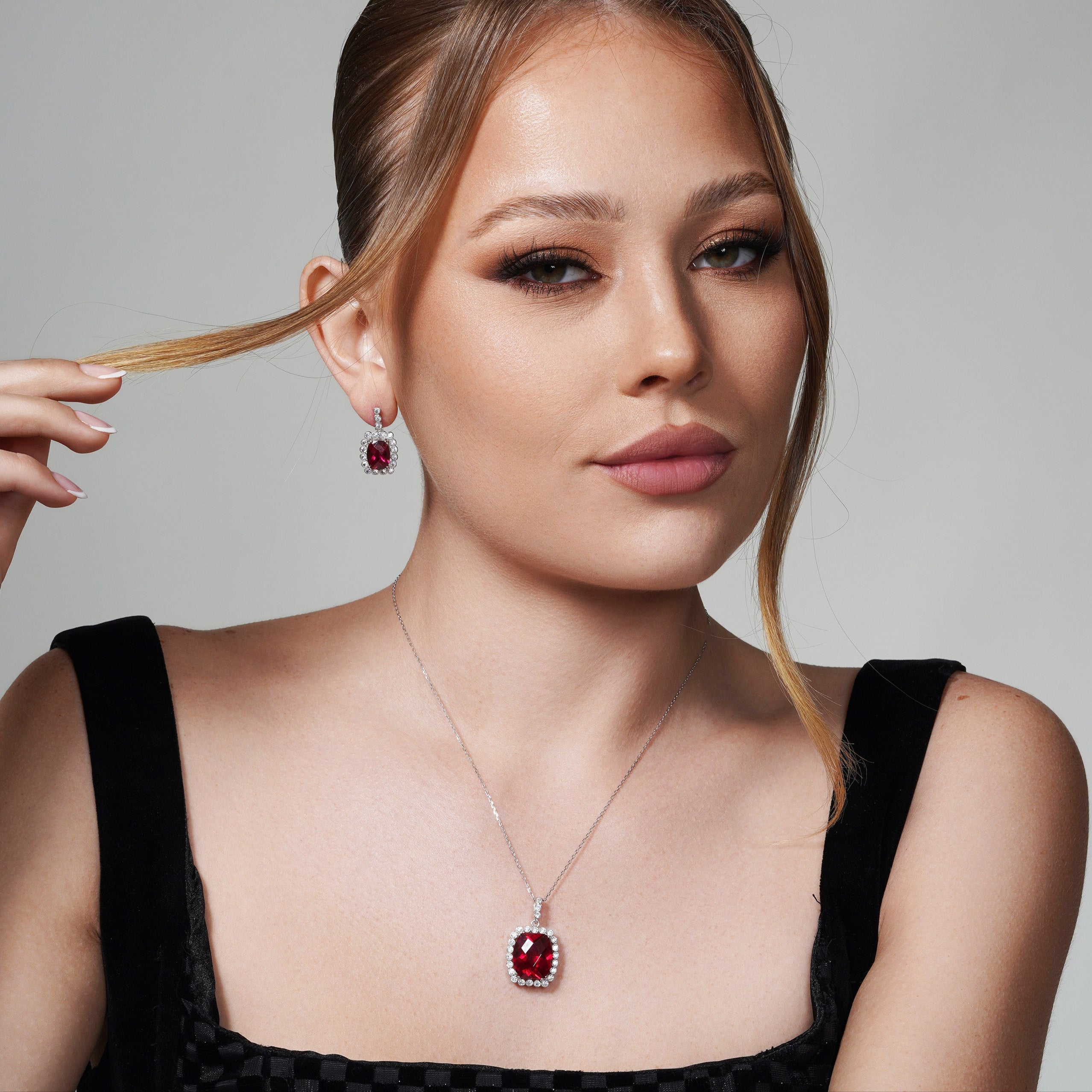 Conjunto de aretes y collar colgantes de plata 925 rodiada con piedra de nacimiento y circonita cúbica rectangular transparente - BGS00163