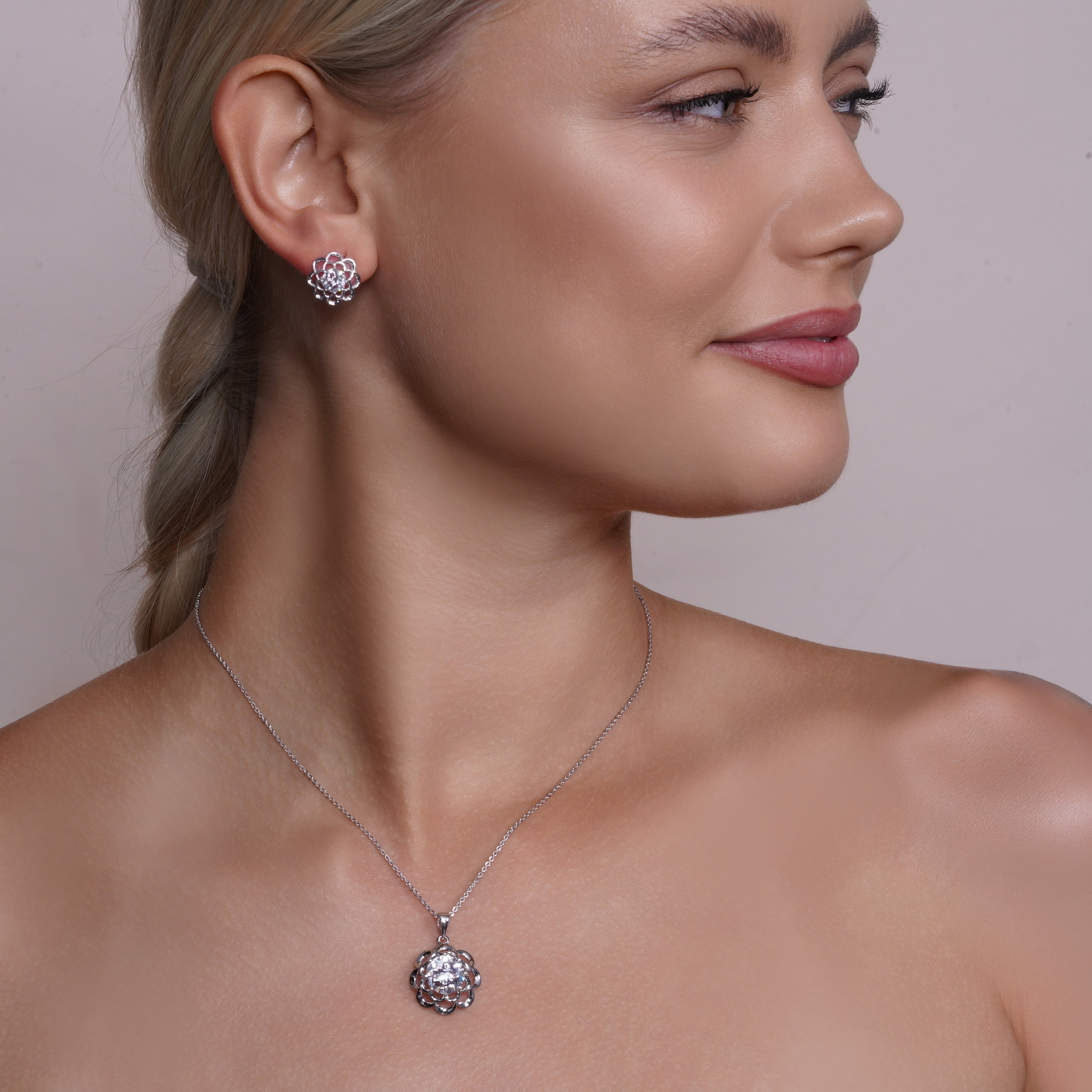 Juego de collar y pendientes con diseño de flor de circonita cúbica, de plata de ley 925 bañada en rodio - BGS00248