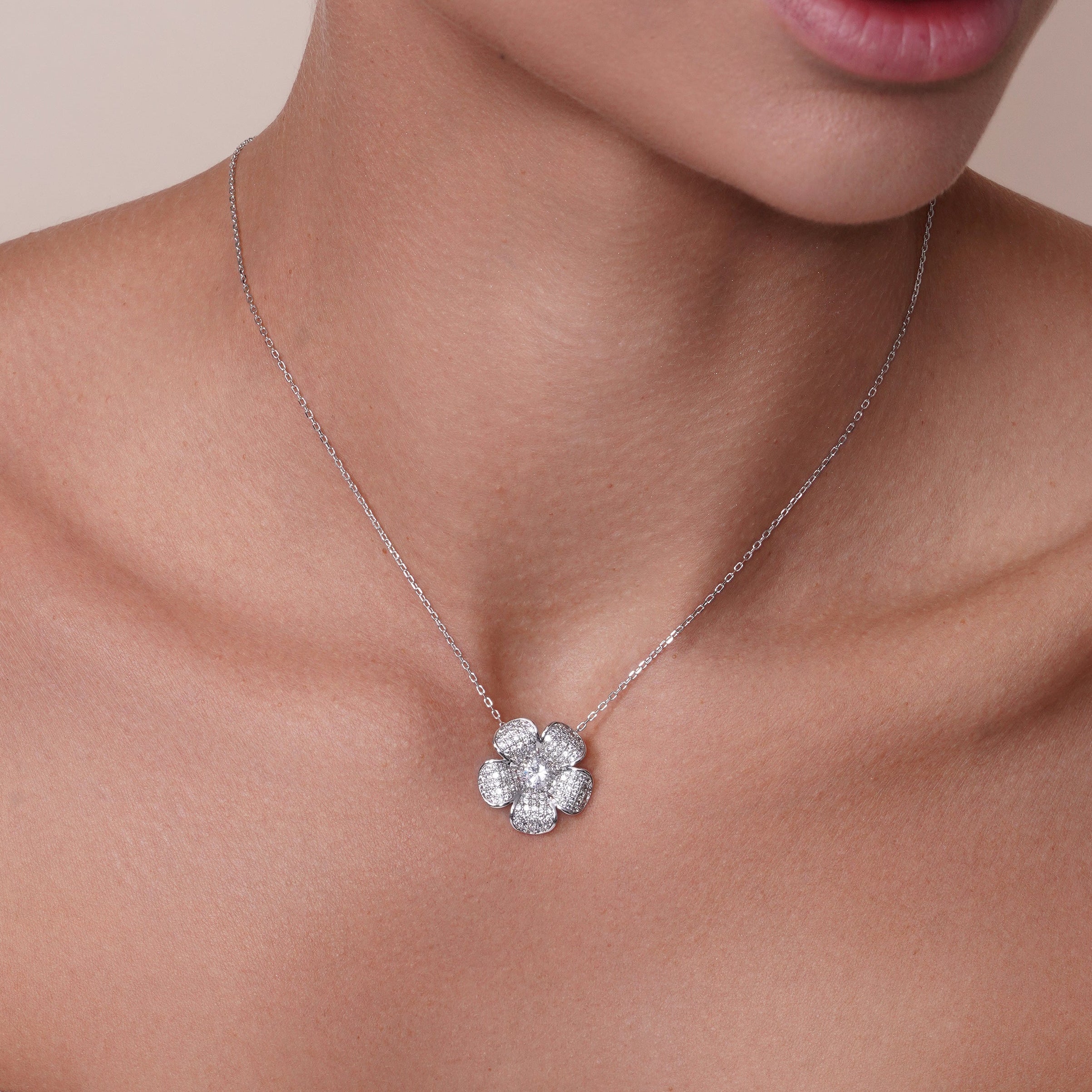Juego de aretes y collar con circonita cúbica transparente chapado en rodio en plata 925 - BGS00253