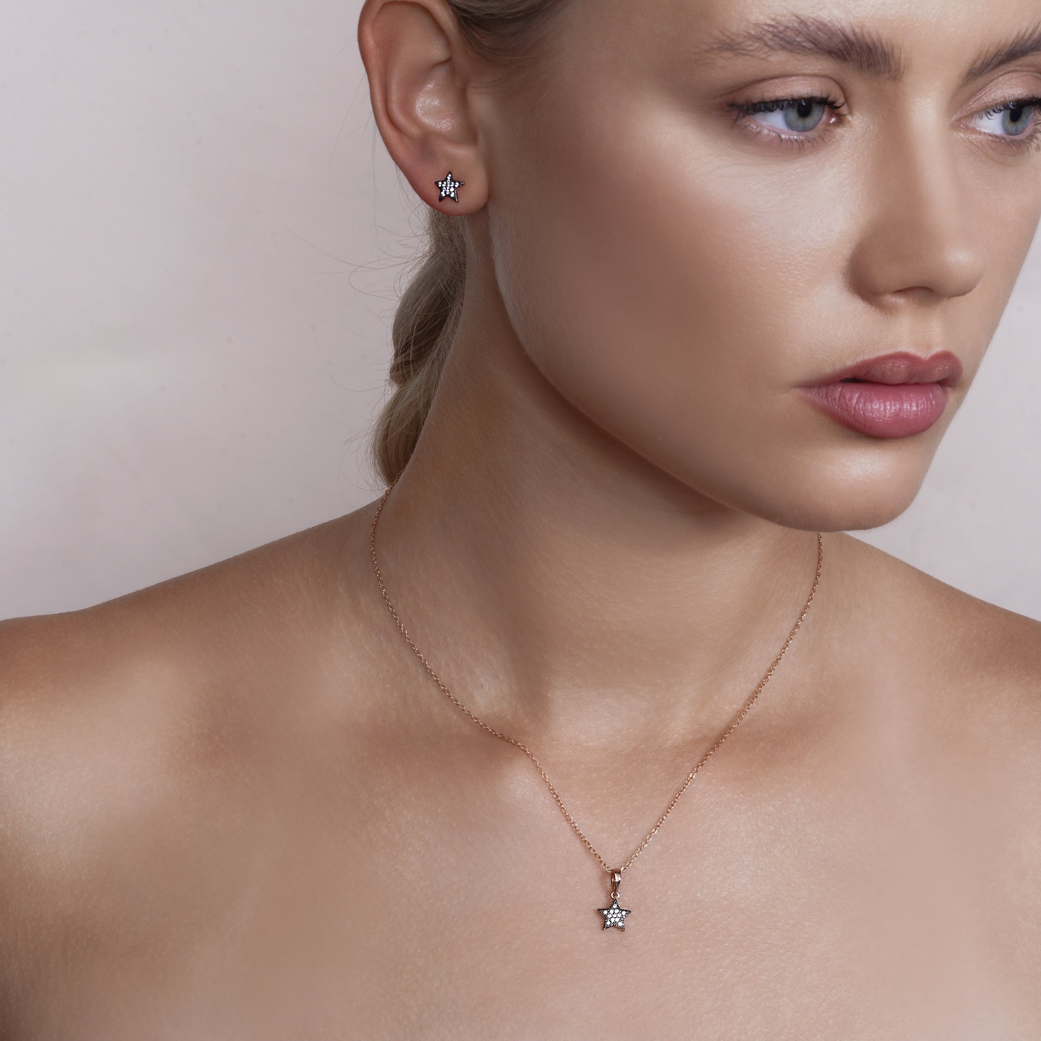 Juego de collar y aretes con circonita cúbica transparente mini estrella bañada en oro y rodio negro de plata 925 - BGS00278