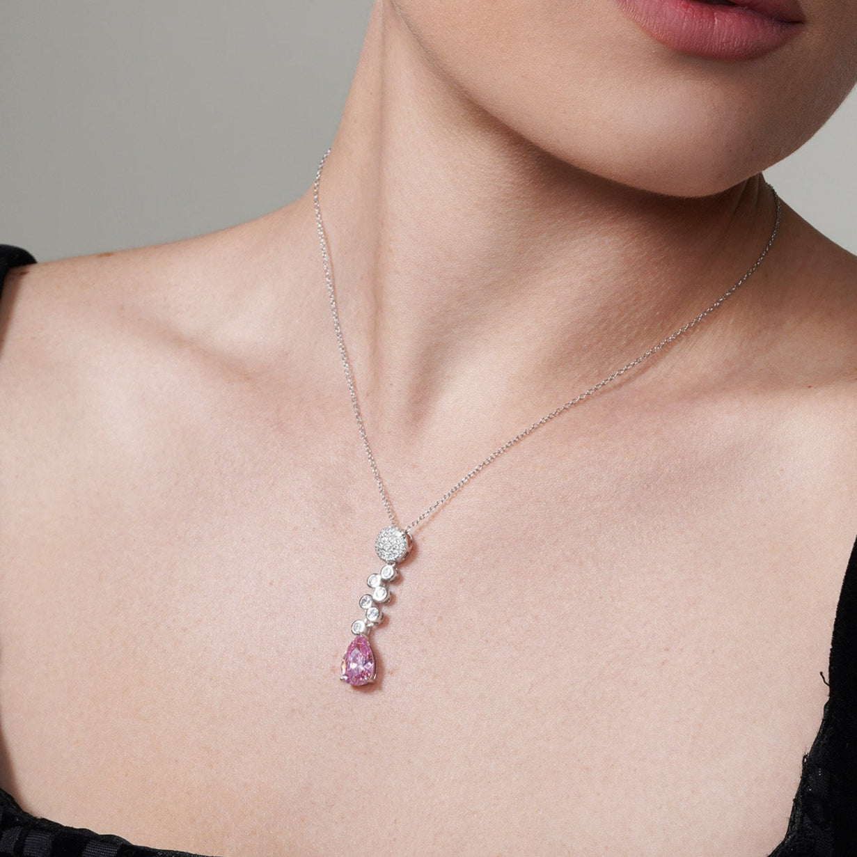 Juego de collar y aretes colgantes con circonita cúbica en forma de lágrima y redondo transparente y rosa chapado en rodio de plata 925 - BGS00294