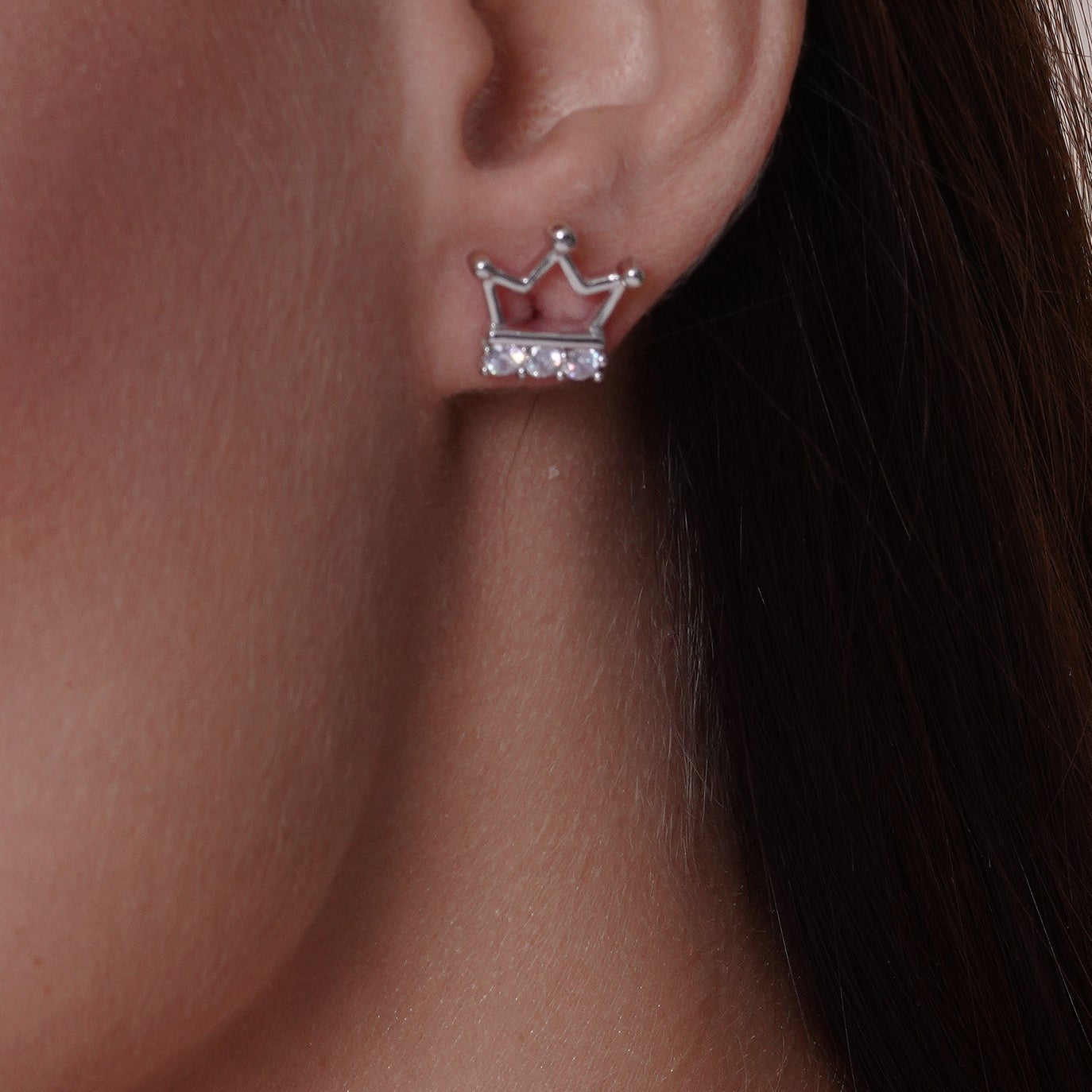 Conjunto de collar y pendientes de corona de plata de ley 925 rodiada con circonitas - BGS00536