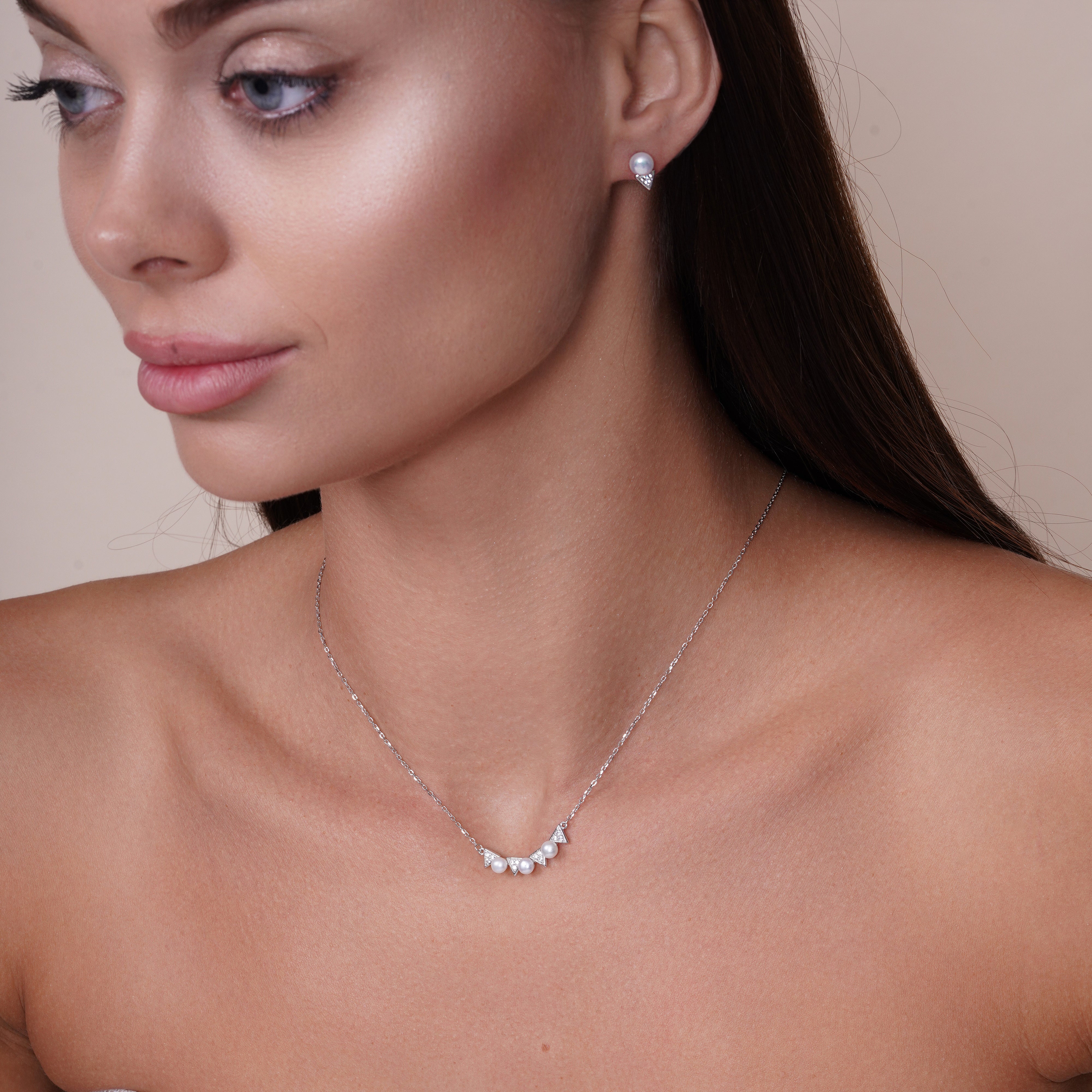 Conjunto de collar y pendientes de plata de ley 925 rodiada con colgante de triángulo y perla sintética - BGS00555