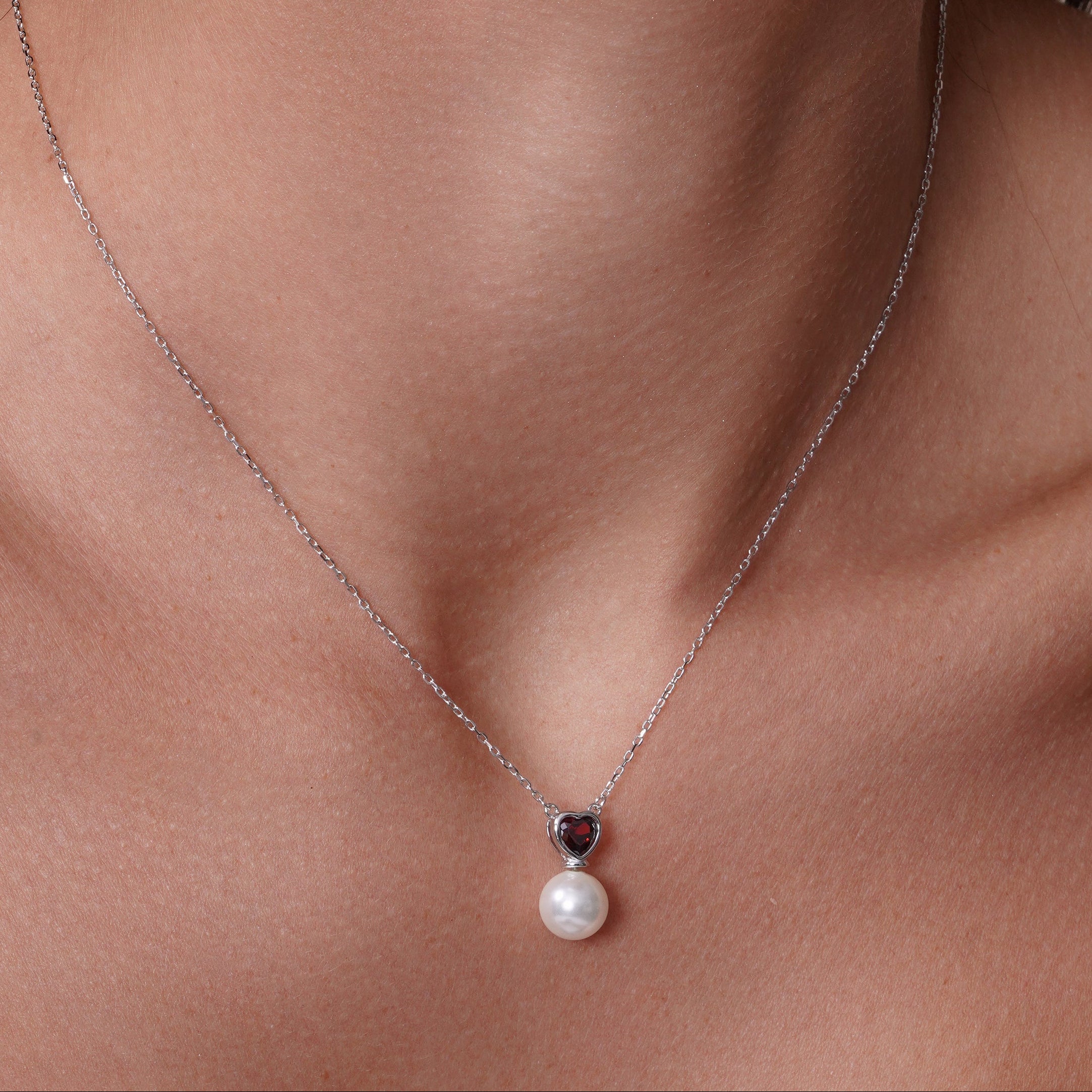Conjunto de perla colgante con forma de corazón de circonita roja en plata de ley 925 rodiada - BGS00613