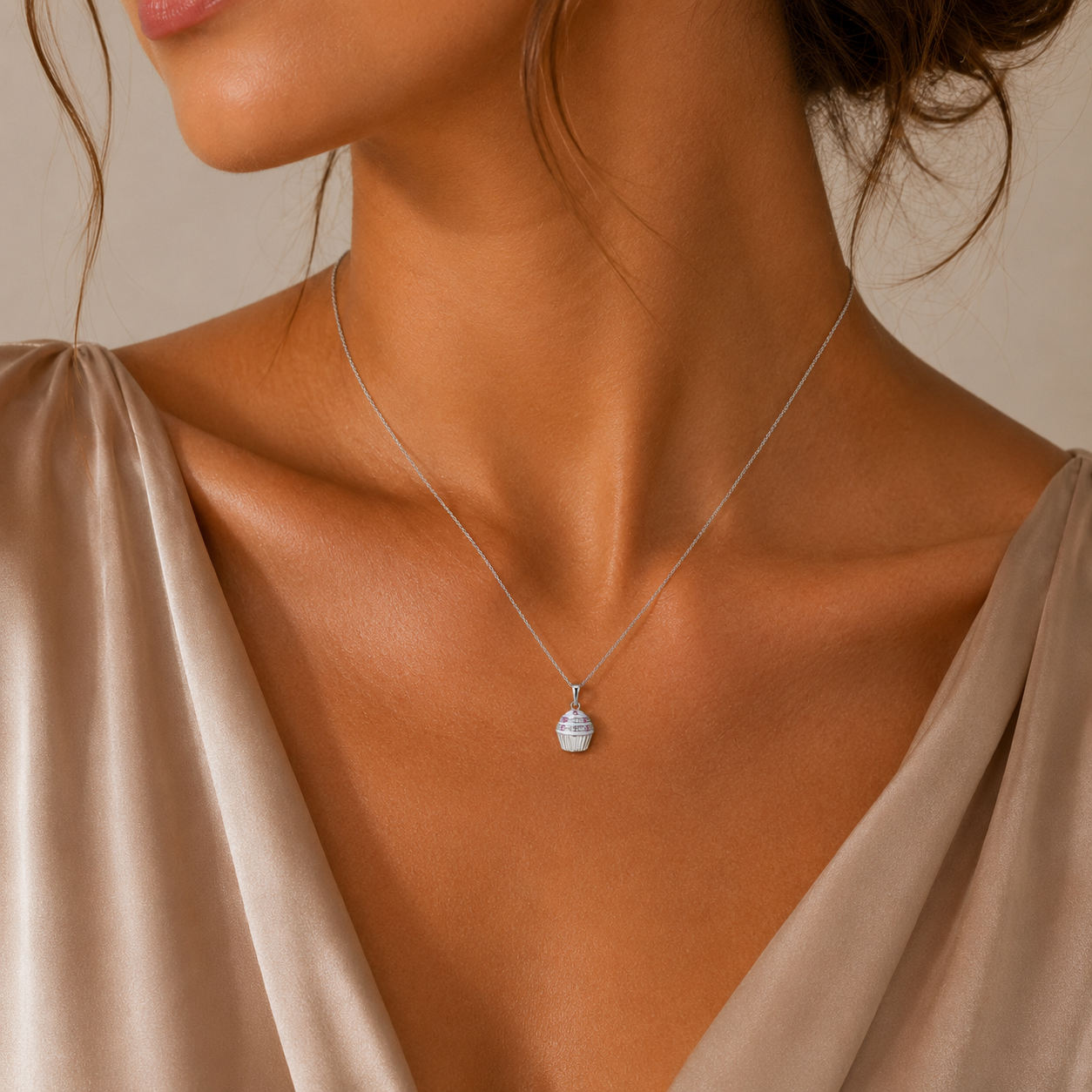 Collar con colgante de cupcake con circonita cúbica transparente y rosa chapado en rodio de plata 925 - STP00740