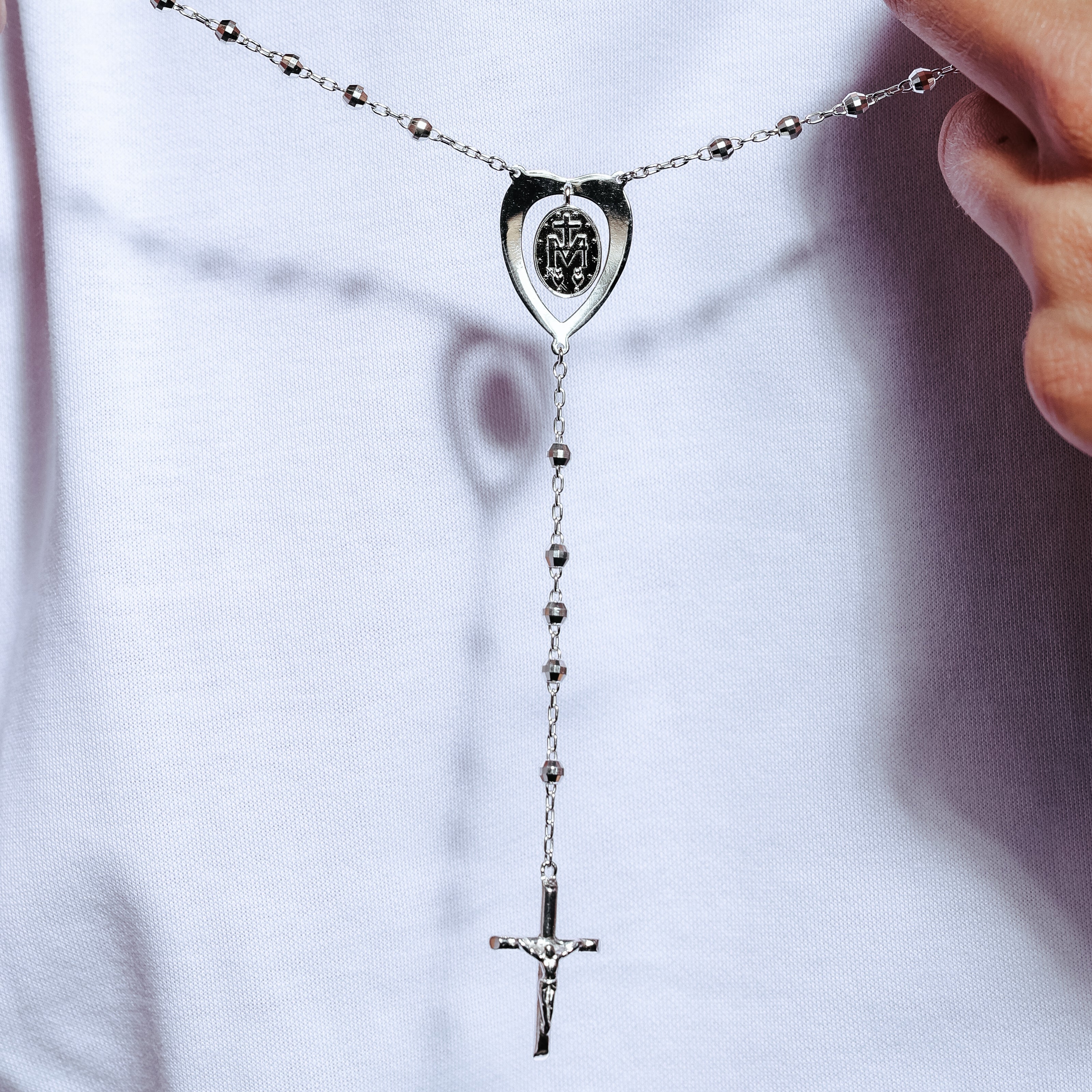 Collar rosario con cruz de la Virgen María y corazón de cuentas talladas en diamante de plata de ley 925 pulida - DIN00113