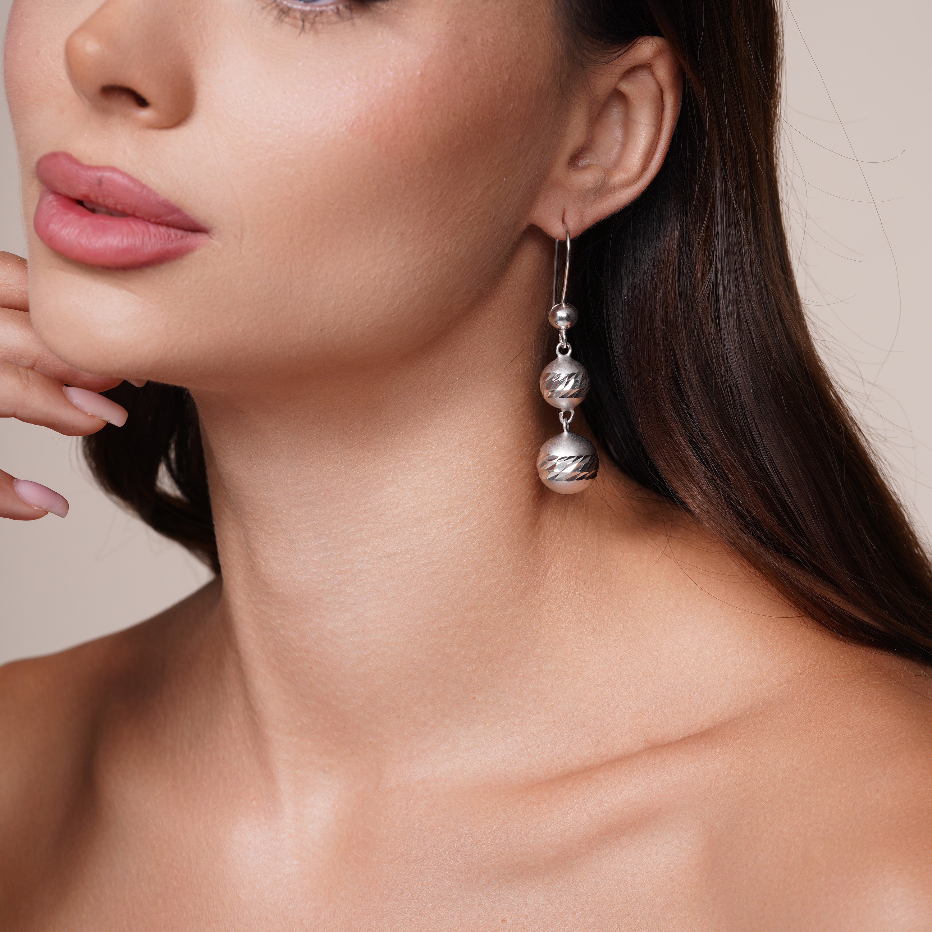 Pendiente de triple cuenta DC en plata de ley 925 rodiada - DSE00074