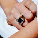 Anillo de ónix cuadrado plano con circonita cúbica para hombre, en plata de ley 925 rodiada - GMR00249RH