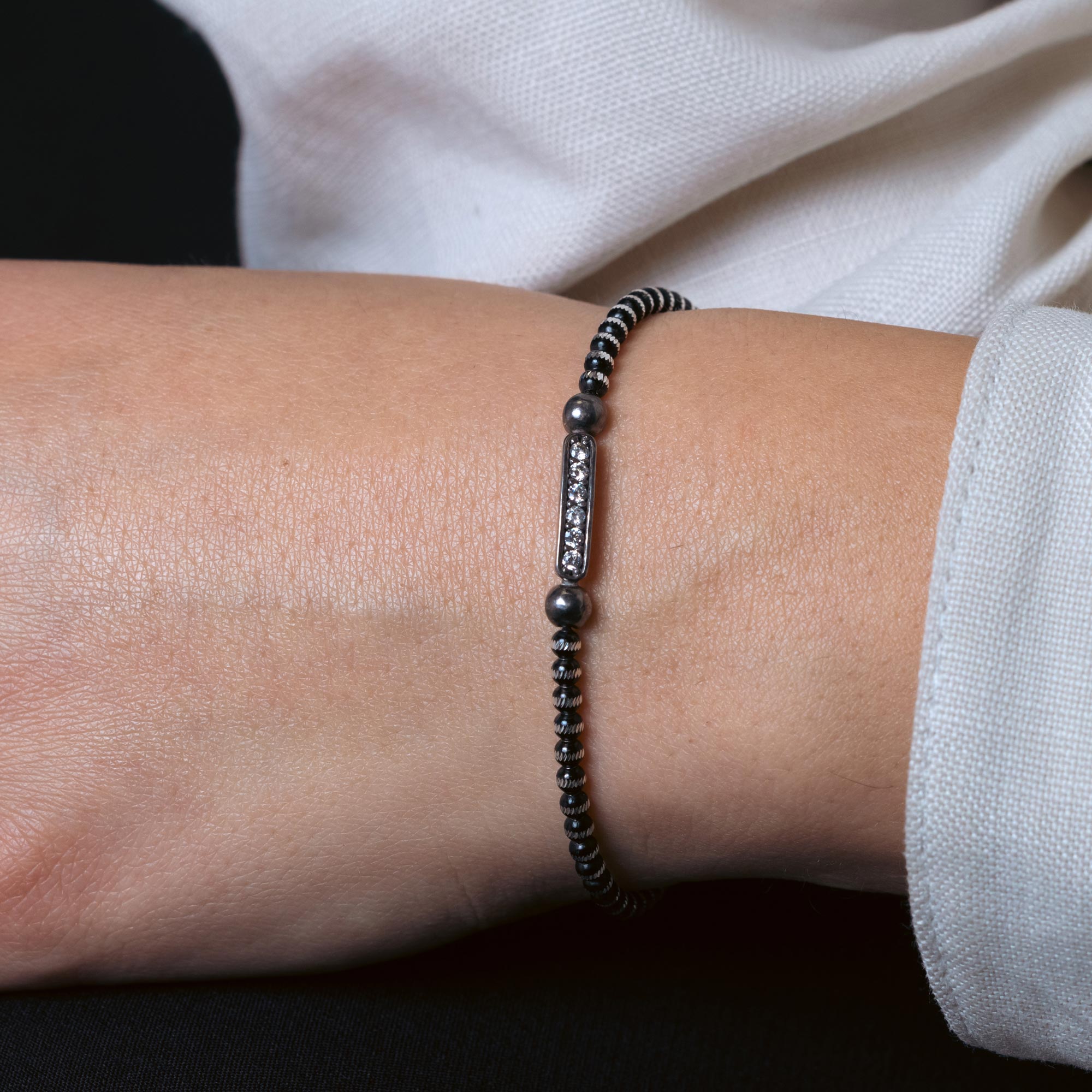 Pulsera italiana con cuentas de talla diamante y rodio negro de plata 925 con barra de circonita cúbica - ITB00159BLK