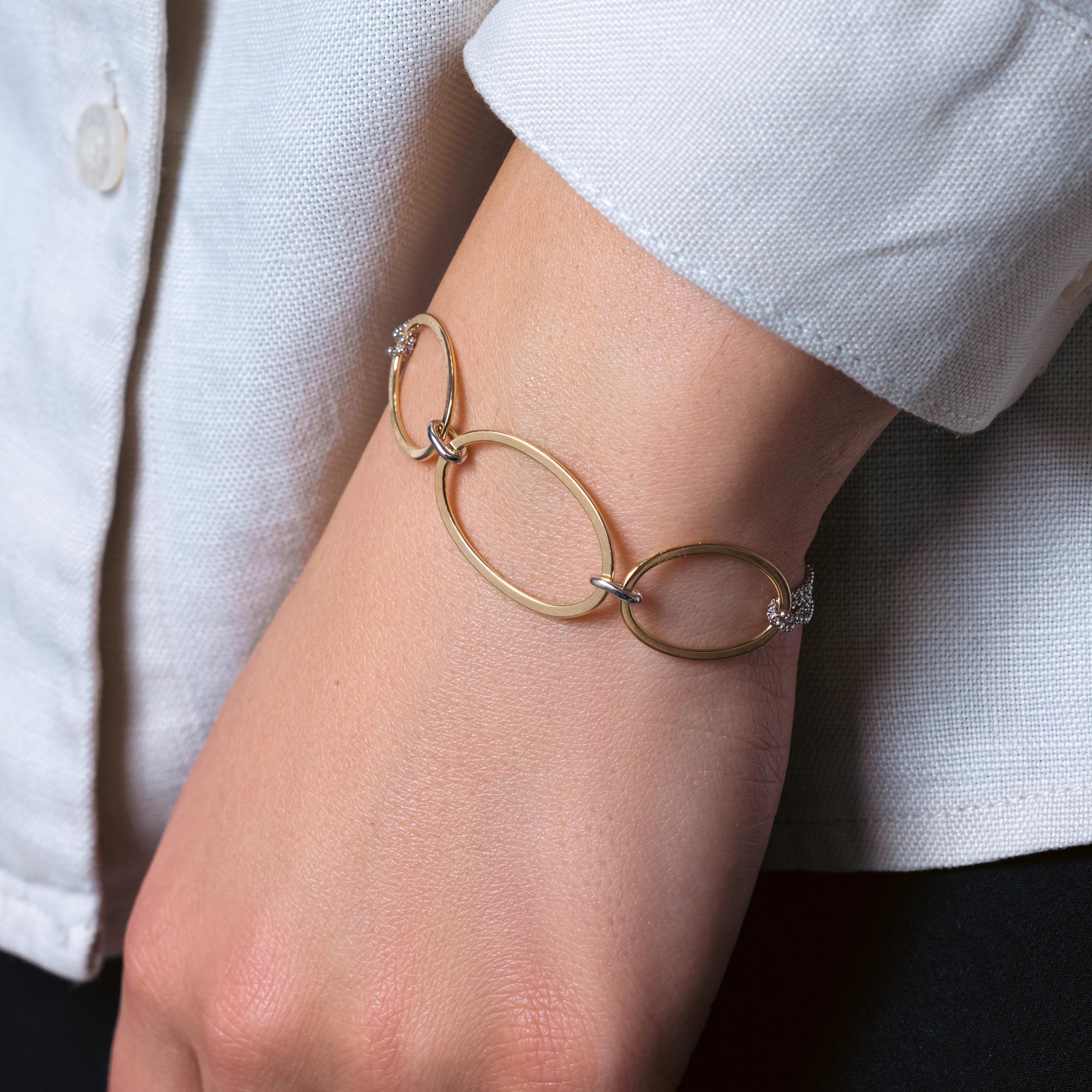 Pulsera italiana chapada en rodio de plata 925 con 3 detalles ovalados chapados en oro - ITB00161RH-GP