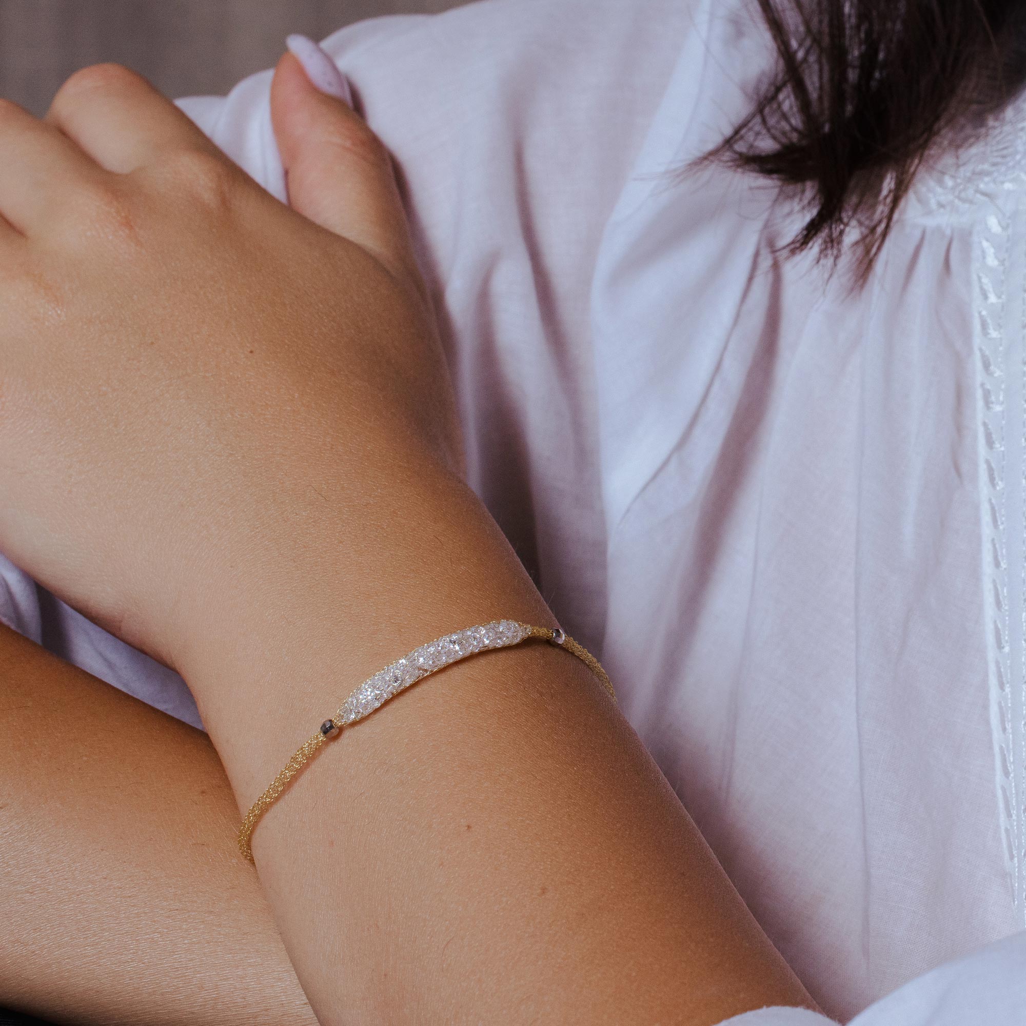 Pulsera italiana con centro de circonita cúbica de malla chapada en oro de plata 925 - ITB00041GP