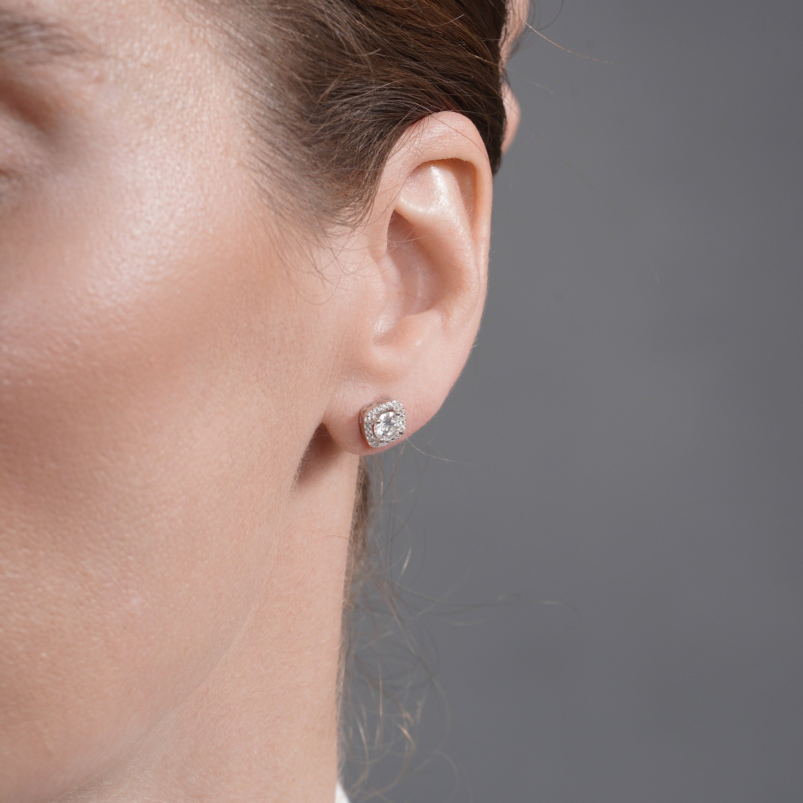 Pendiente de aro con cruz de moissanita en plata de ley 925 rodiada - MGME00037