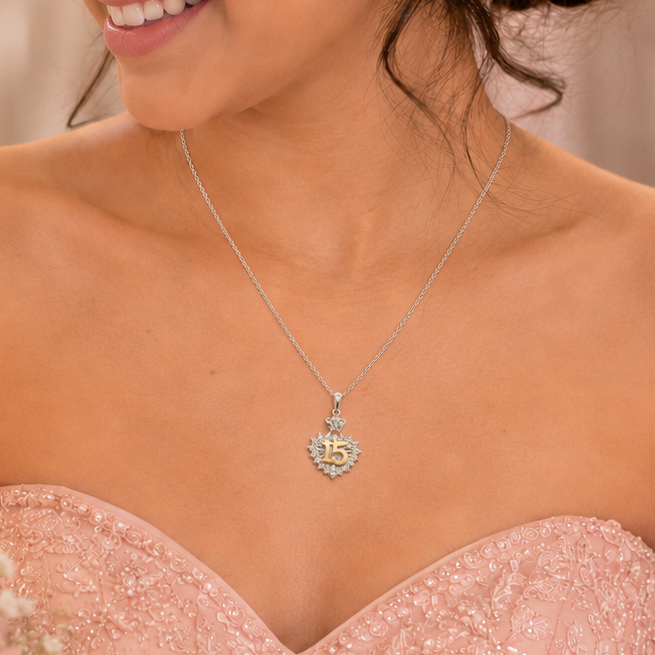 Colgante de corazón con halo floral de moissanita de plata de ley 925 de dos tonos para quinceañera - MGMP00030