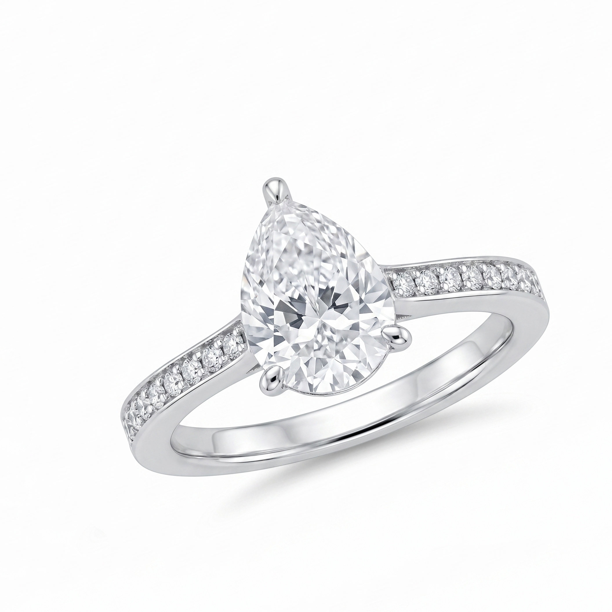 Anillo solitario clásico con moissanita de plata de ley 925 con baño de rodio y talla de pera - MGMR00063
