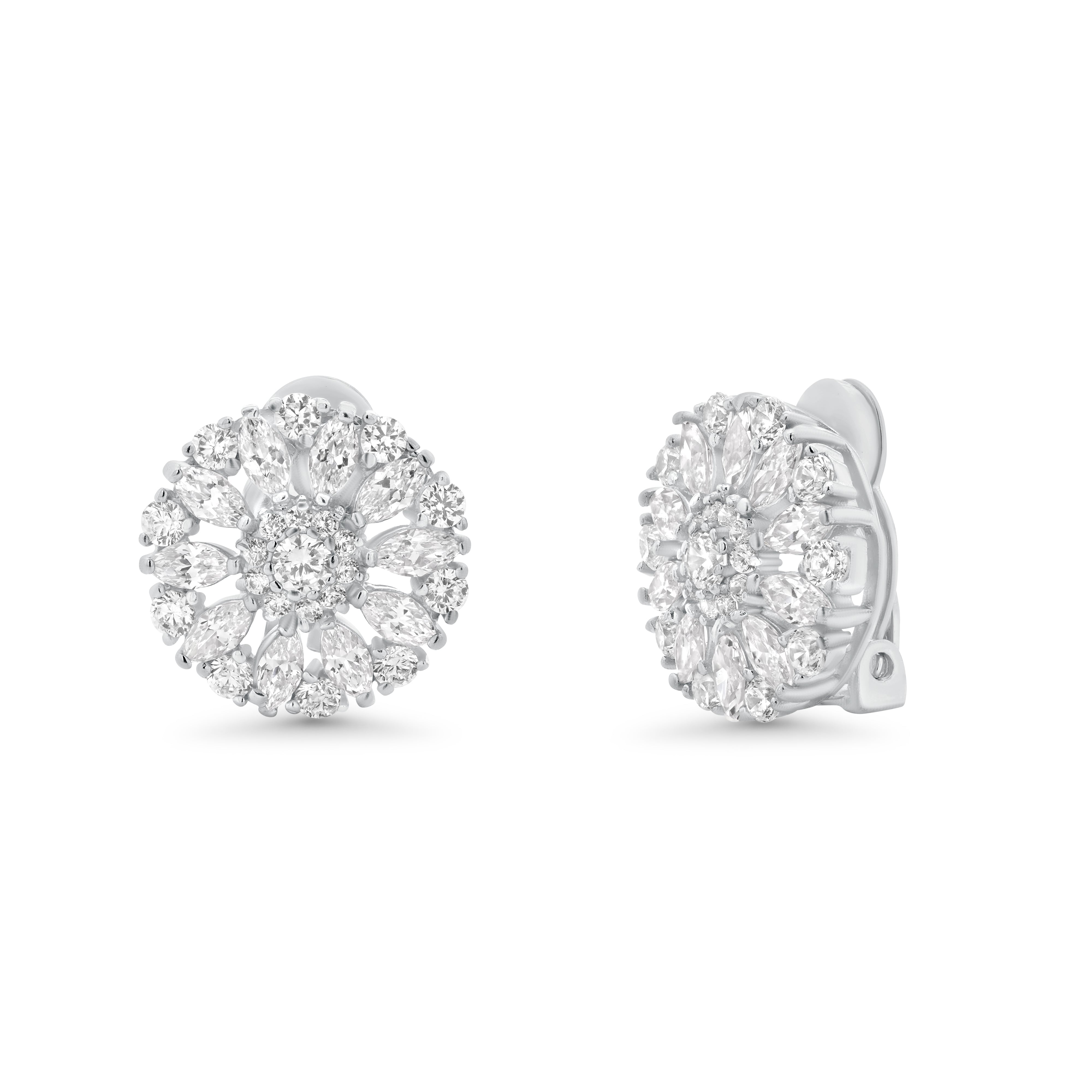 Pendientes de tuerca con circonita transparente y flor redonda chapada en rodio de plata 925 - STE00725