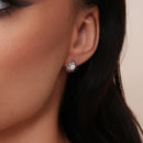 Pendiente de botón de ópalo sintético de 11 mm con baño de rodio en plata de ley - STE01401