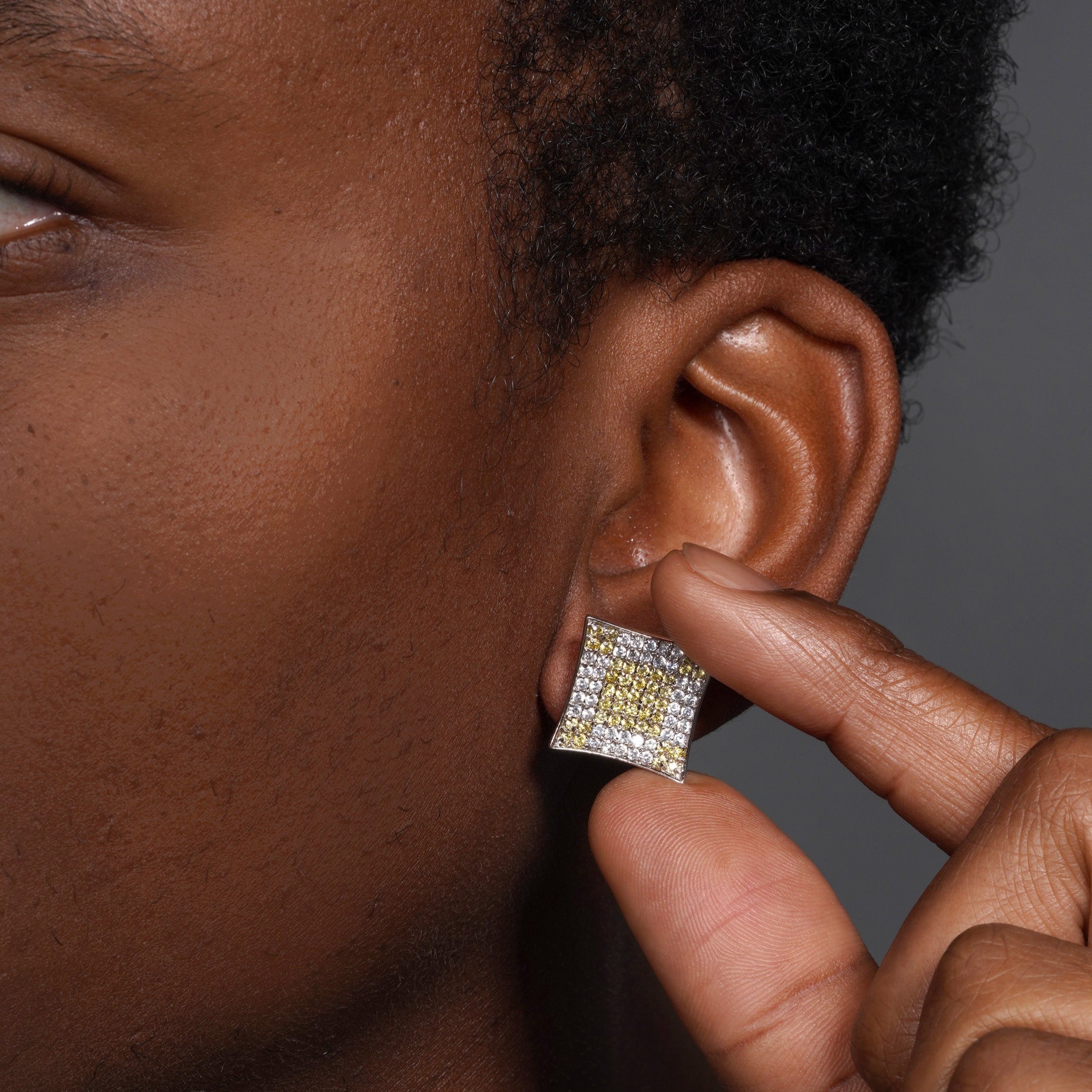 Liquidación - Pendiente cuadrado de plata de ley 925 rodiada con circonitas amarillas y transparentes - STEM126