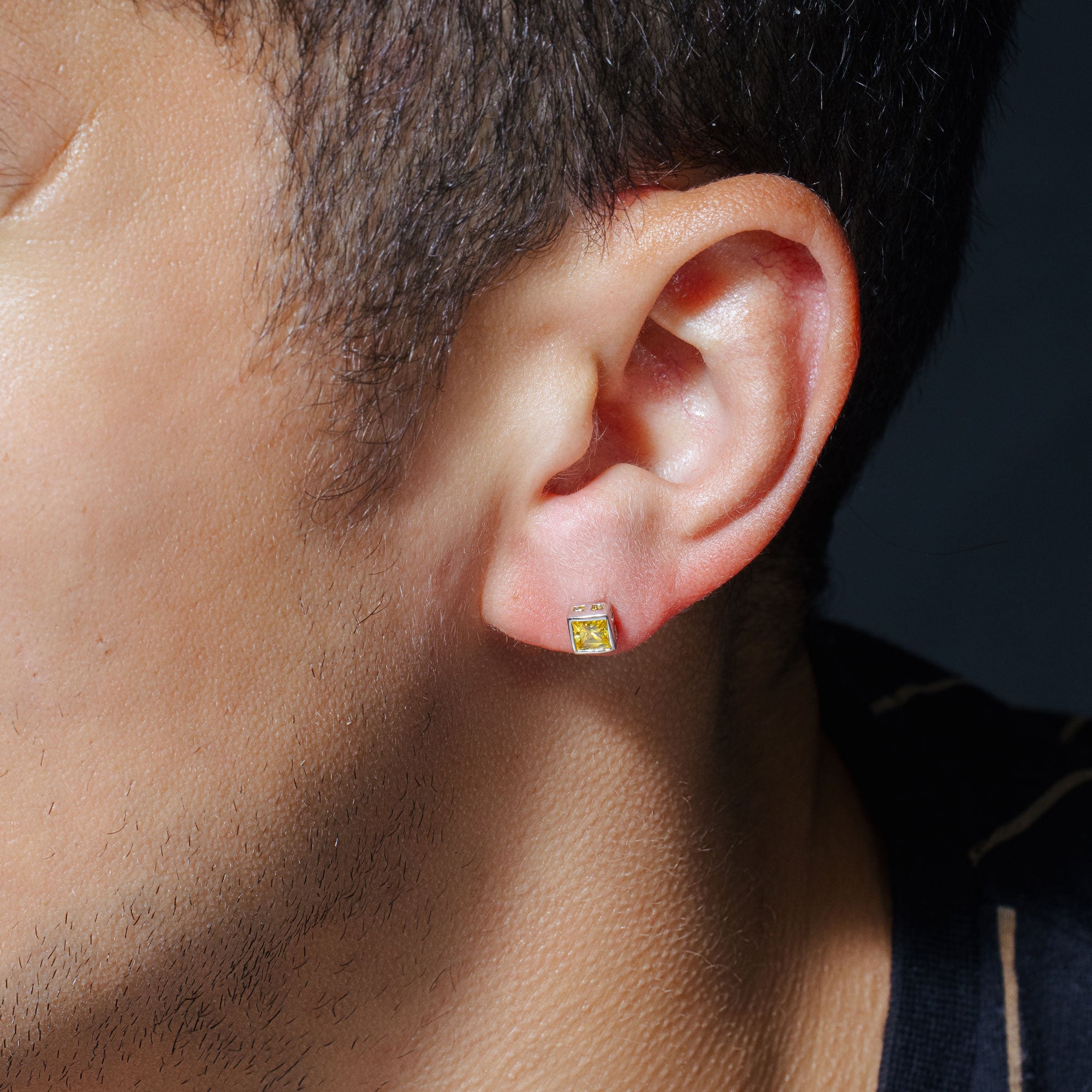 Liquidación - Pendiente cuadrado de plata de ley 925 rodiada con circonita amarilla - STEM151-5MM