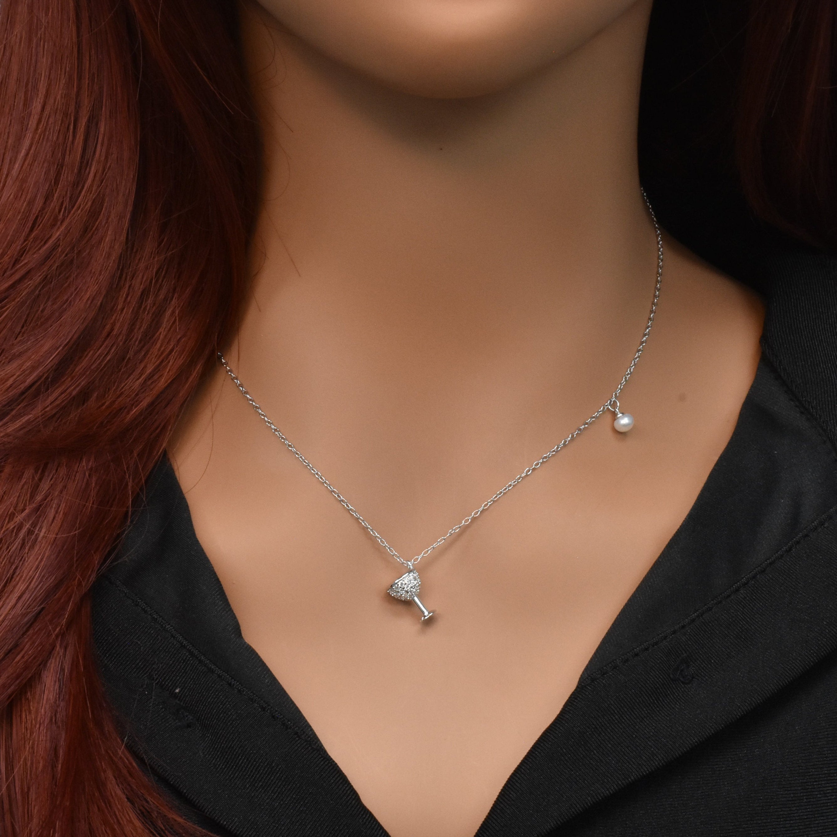 Collar con colgante de copa de vino en plata de ley 925 rodiada, circonita cúbica y perla sintética - STP01654