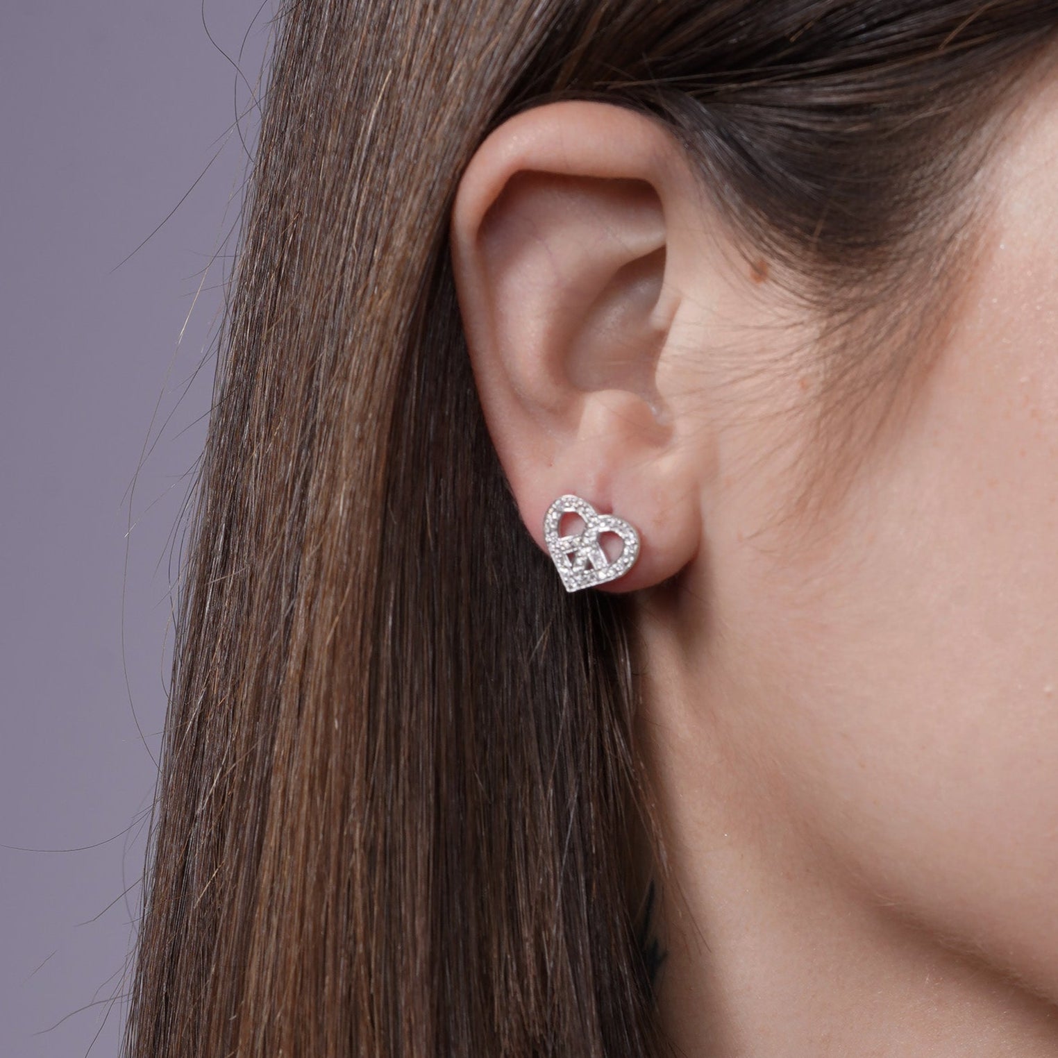 Juego de aretes y collar con circonita cúbica y signo de la paz con corazón abierto chapado en rodio en plata 925 - STS00217