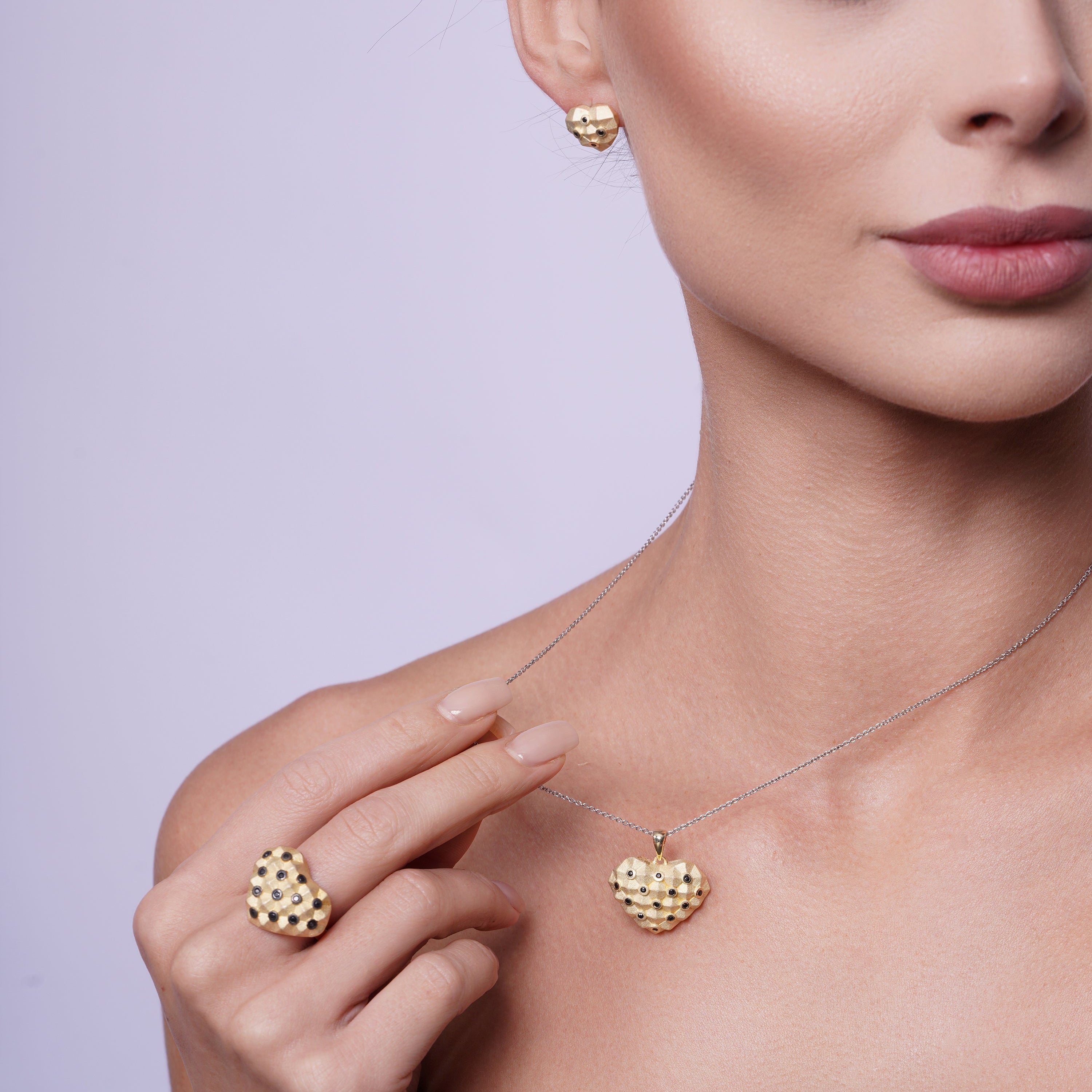 Liquidación - Conjunto de aretes y collar con circonitas cúbicas en forma de corazón, con lunares negros y baño de oro de plata 925 - STS00379