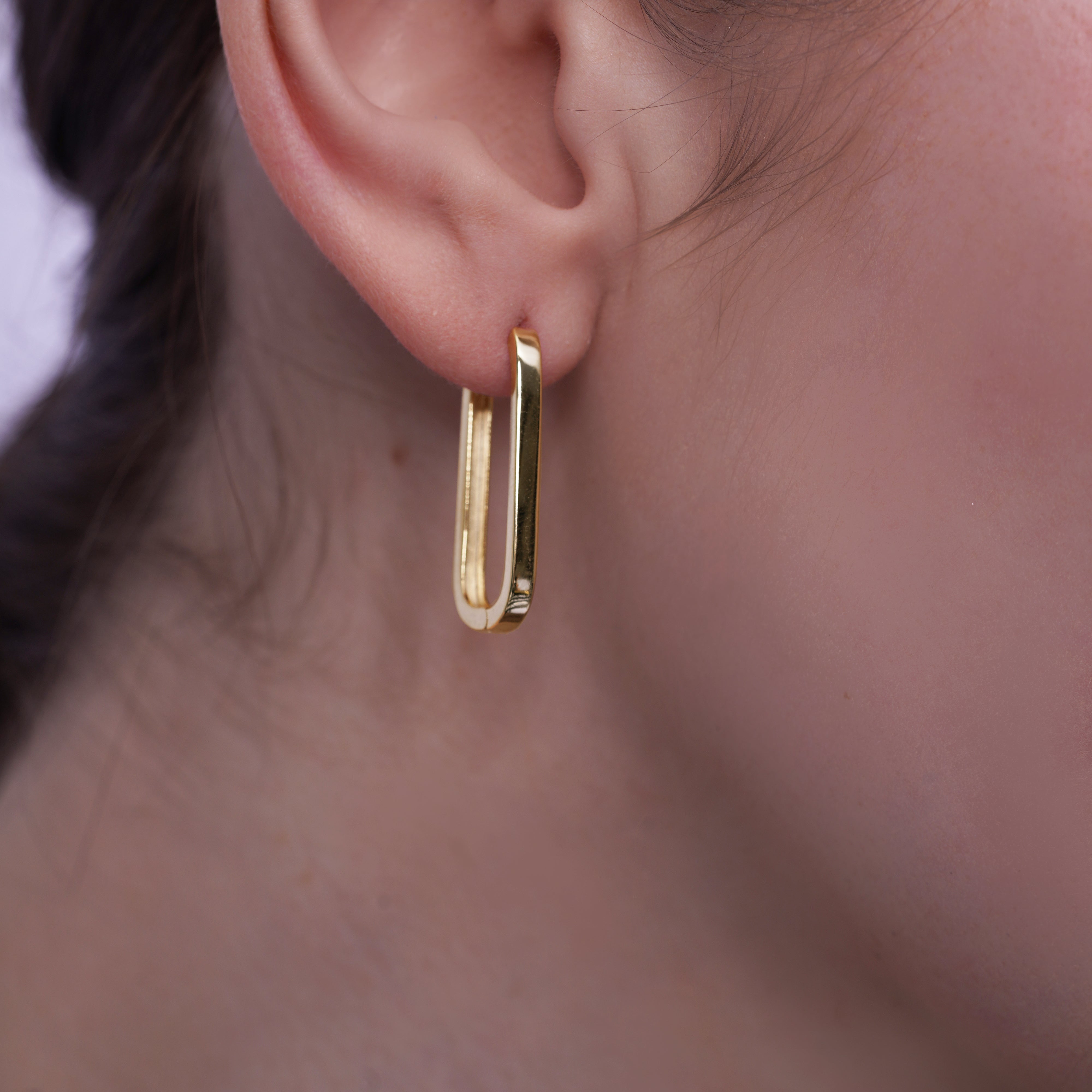 Pendiente de botón de plata de ley rodiada con doble banda de 4,5 mm x 21 mm - GME00131