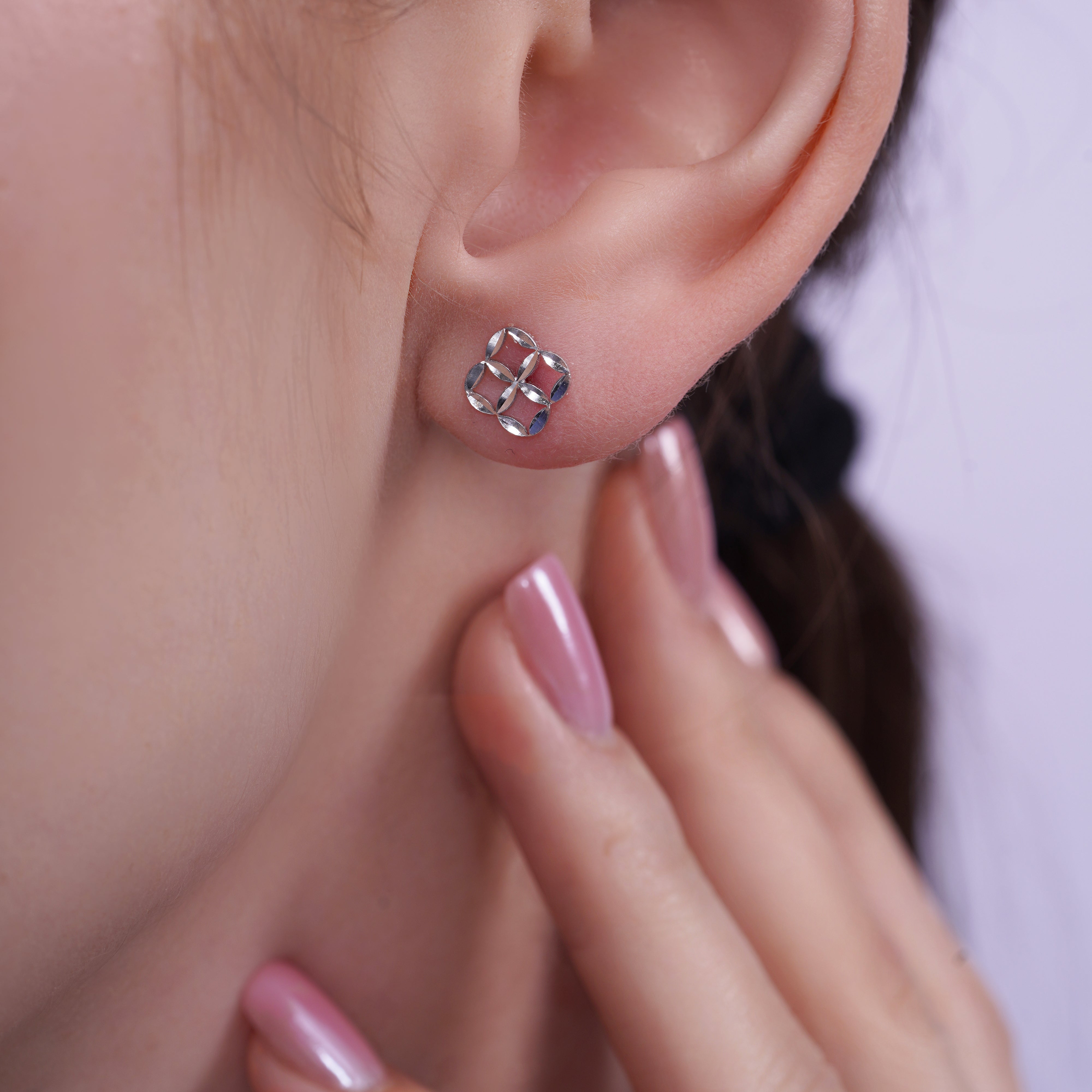 Pendiente de botón de plata de ley rodiada con doble banda de 4,5 mm x 21 mm - GME00131