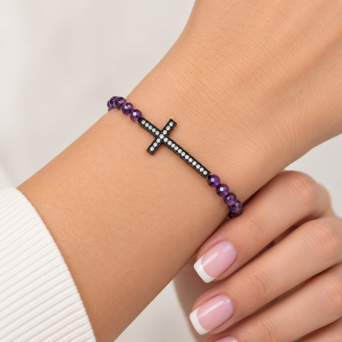 Pulsera de cuentas de amatista CZ con cruz lateral chapada en oro y negro de plata 925 - BGB00090