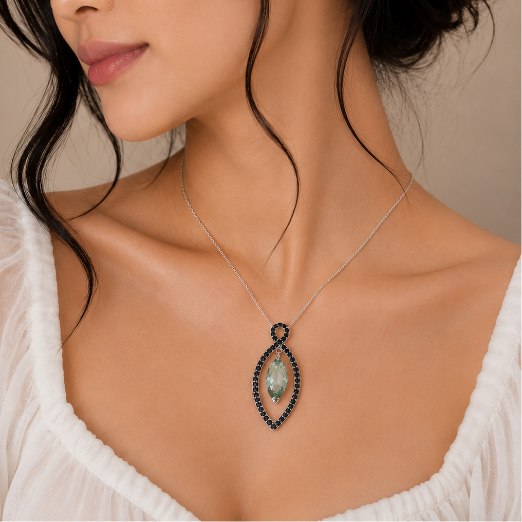 Collar abierto de plata de ley 925 rodiada con circonita negra en forma de lágrima - BGP00237