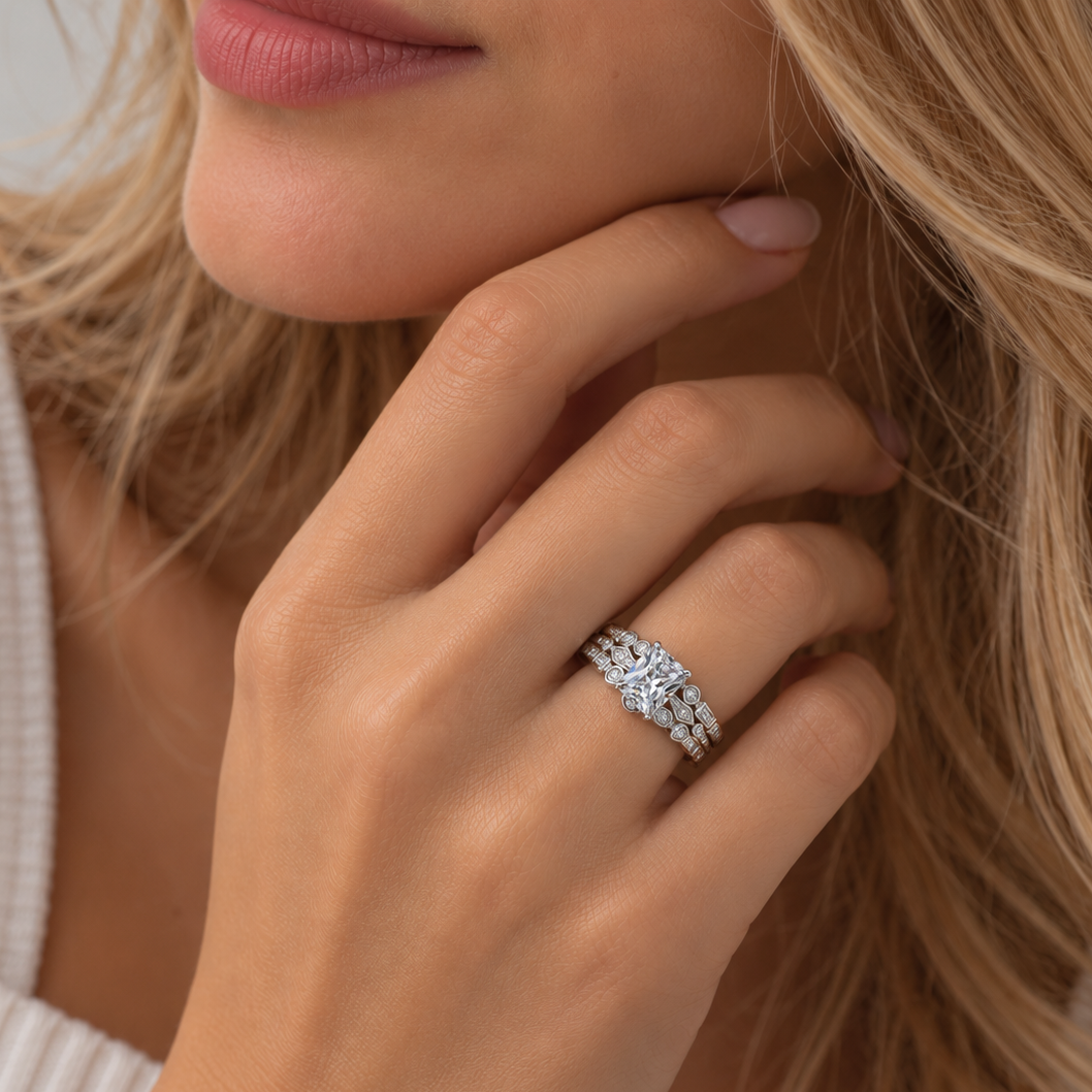 Anillo de compromiso nupcial multiforma en plata de ley 925 rodiada con circonitas transparentes - BGR00250