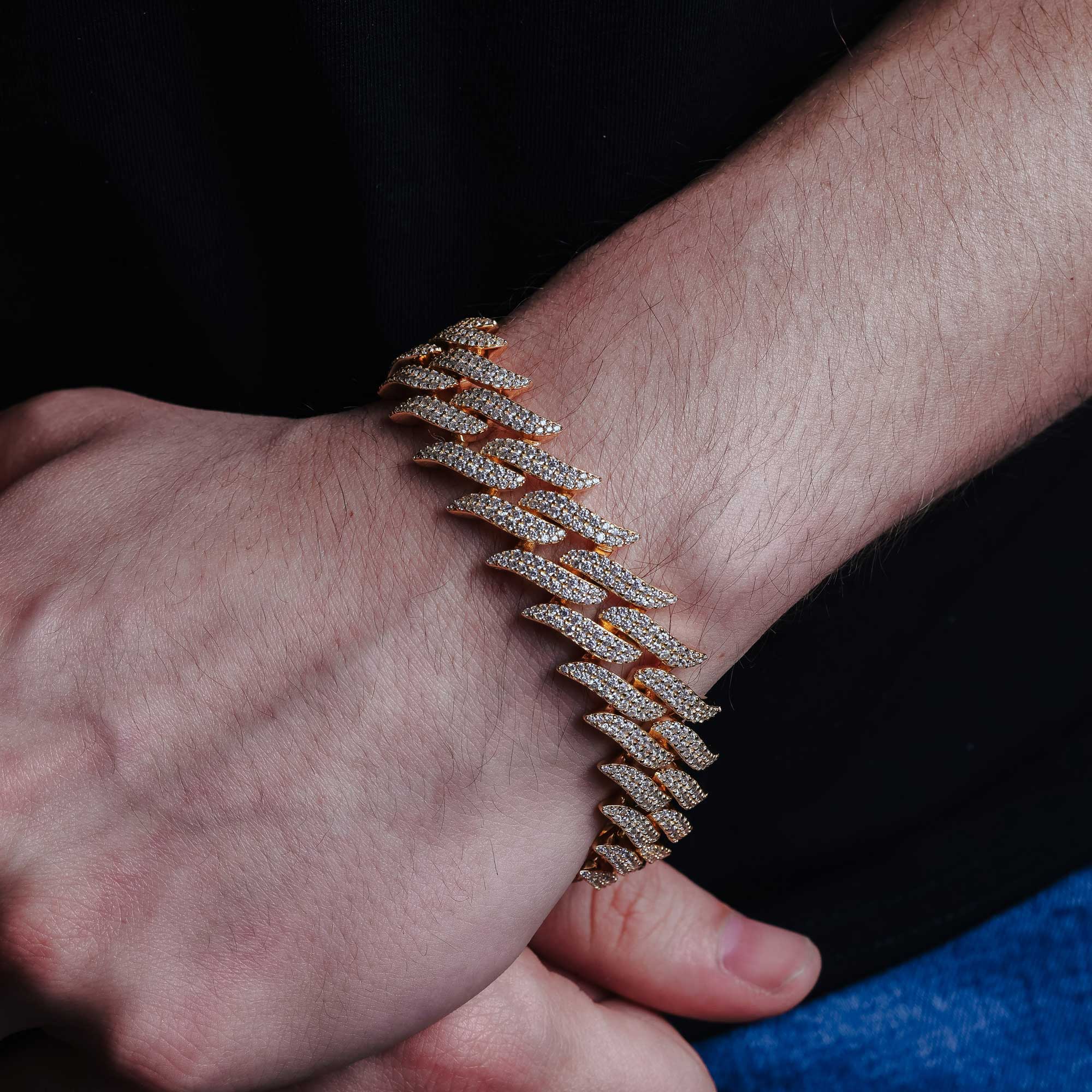 Pulsera de alambre de púas con incrustaciones de circonitas cúbicas, bañada en oro de 17,9 mm - GMB00099GP