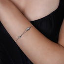 Pulsera ajustable de plata de ley 925 rodiada con dije de hexágono y triángulo con circonitas transparentes - GMB00156