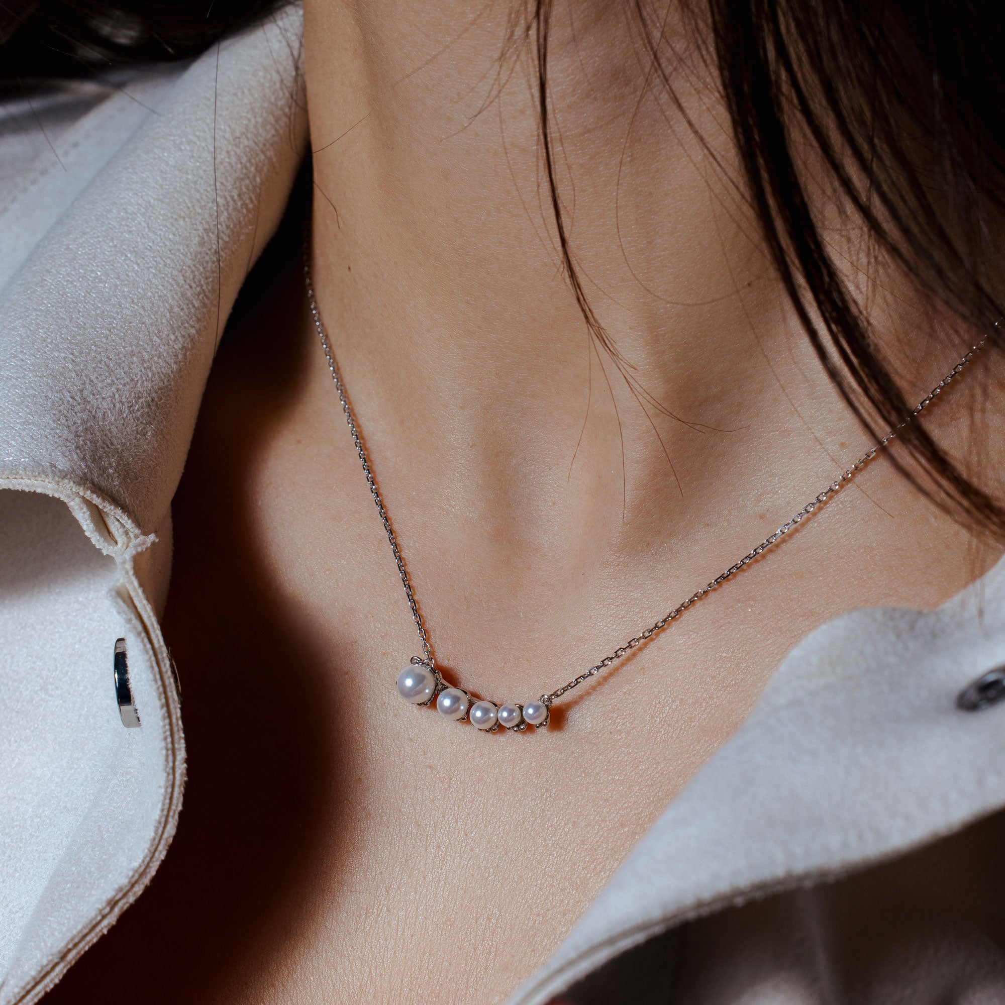 Collar De Perlas De Agua Dulce Graduadas Chapadas En Rodio De Plata 925 - GMN00011RH