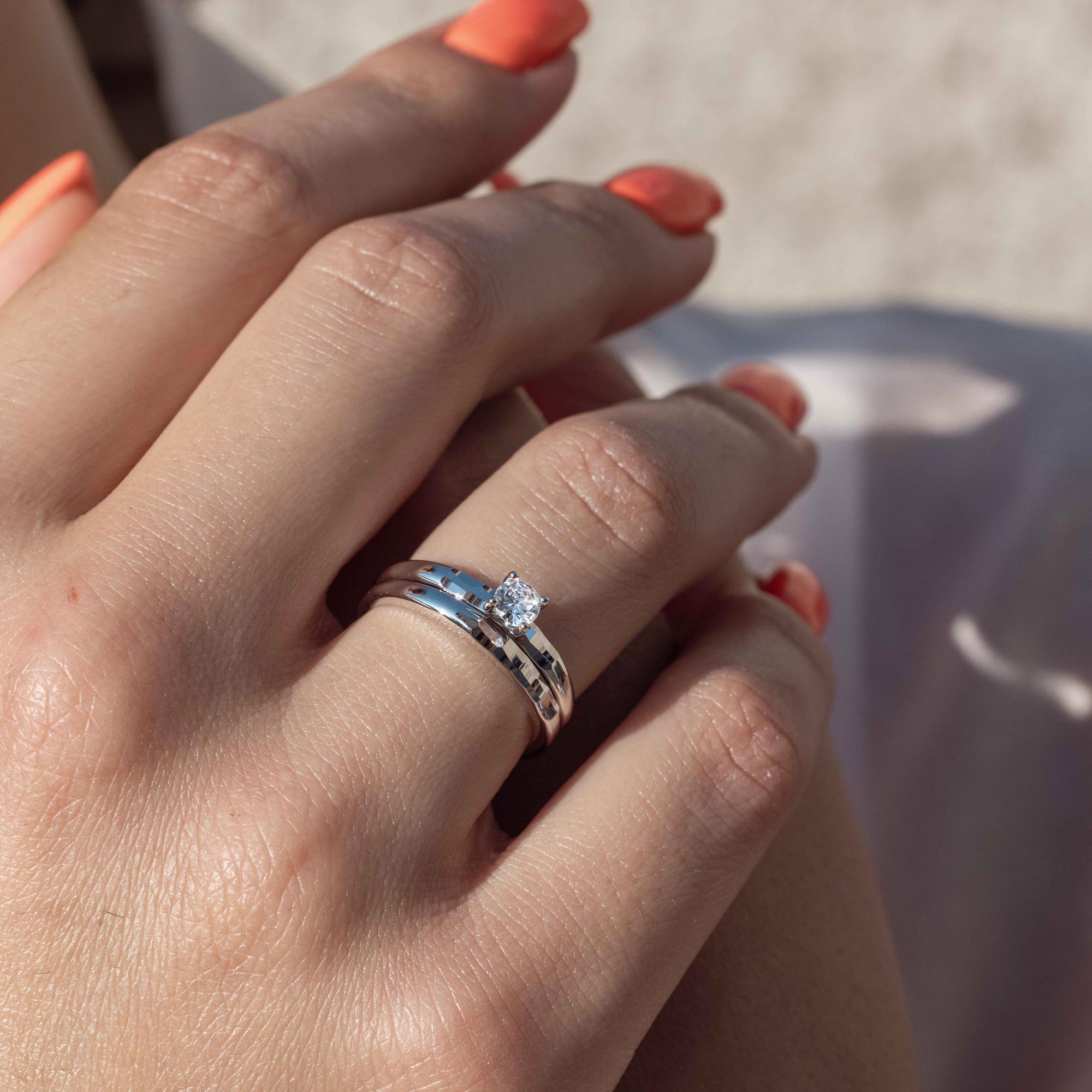 Silver 925 Rhodium Plated Center CZ Stone Hammered Band - GMR00108