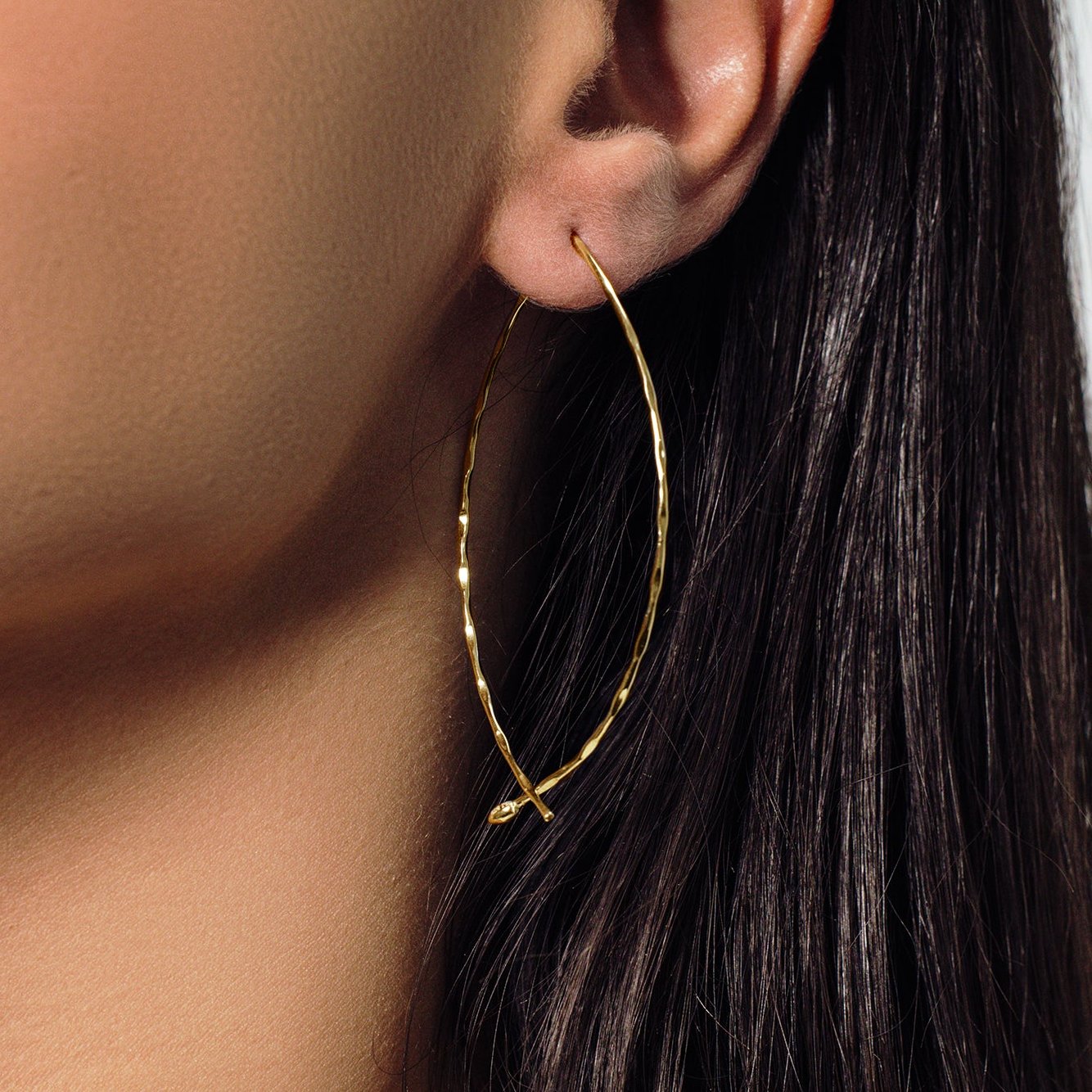 Pendientes de plata de ley 925 bañados en oro con cierre de presión - STE01103GP