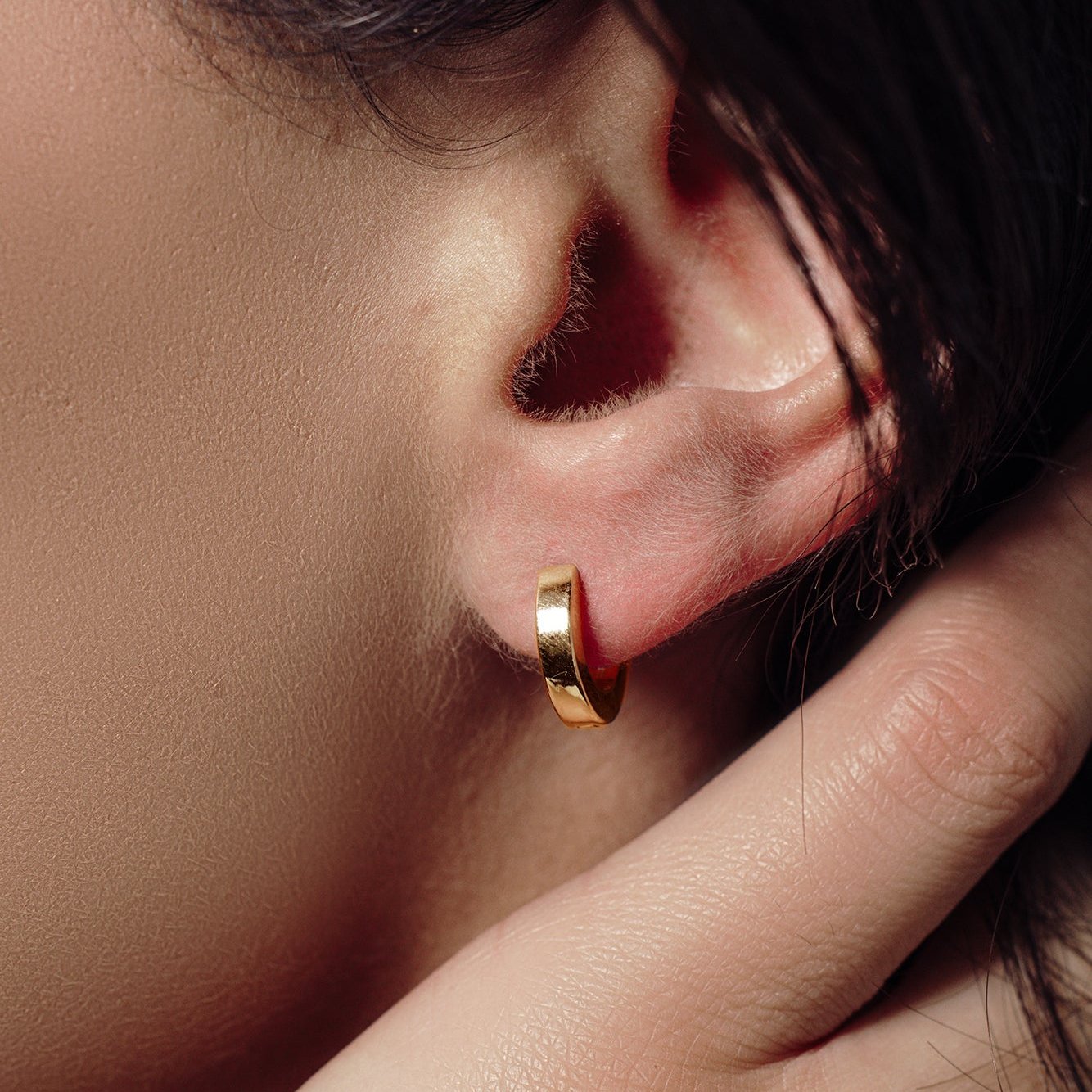 Pendiente de aro con circonitas cúbicas en plata de ley 925 bañado en oro - STE01267GP