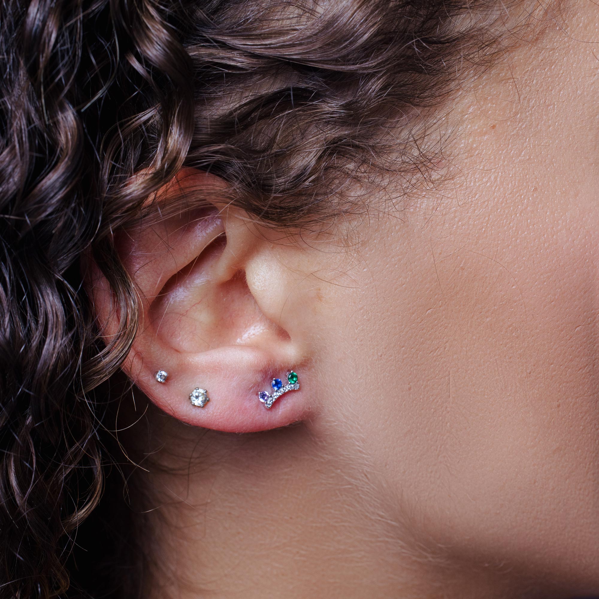 Pendientes de plata de ley 925 rodiada con circonitas cúbicas y corona multicolor - STE01363