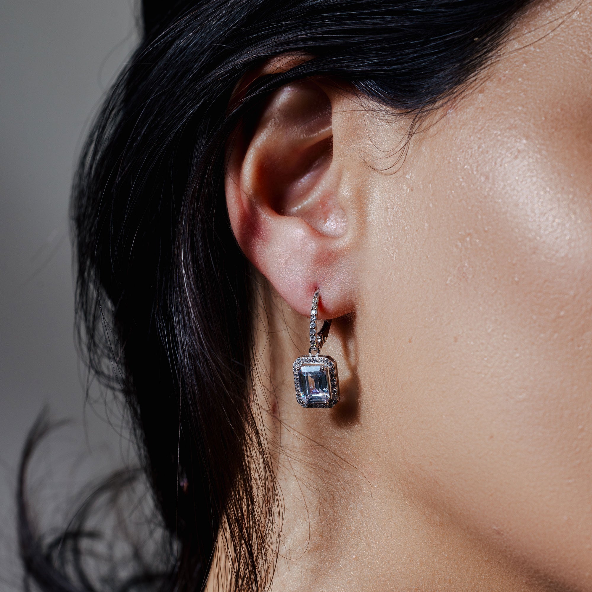 Pendientes colgantes con circonita cúbica chapada en rodio en plata de ley - STE01367