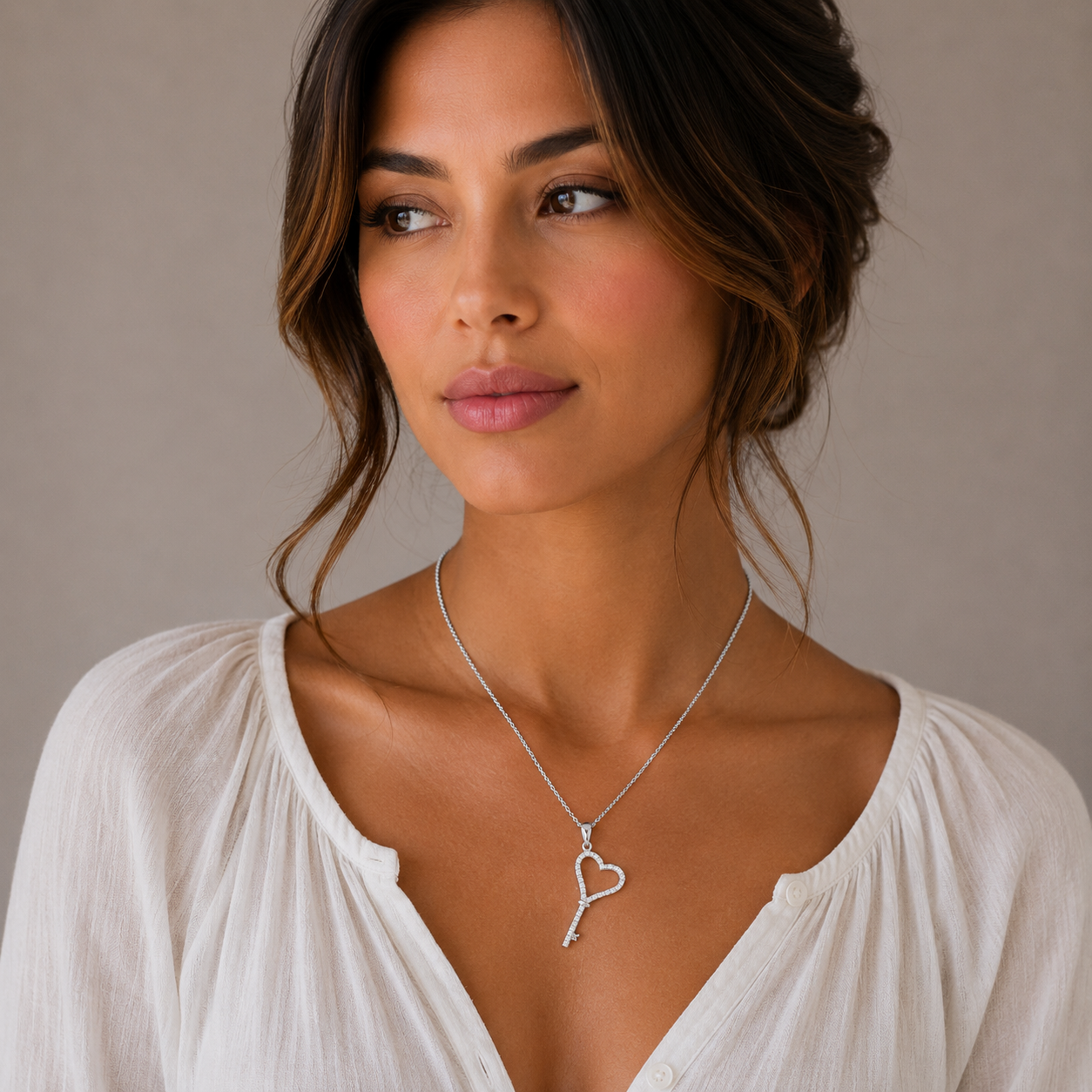 Collar con colgante de llave de circonita transparente chapado en rodio de plata 925 - STP01000