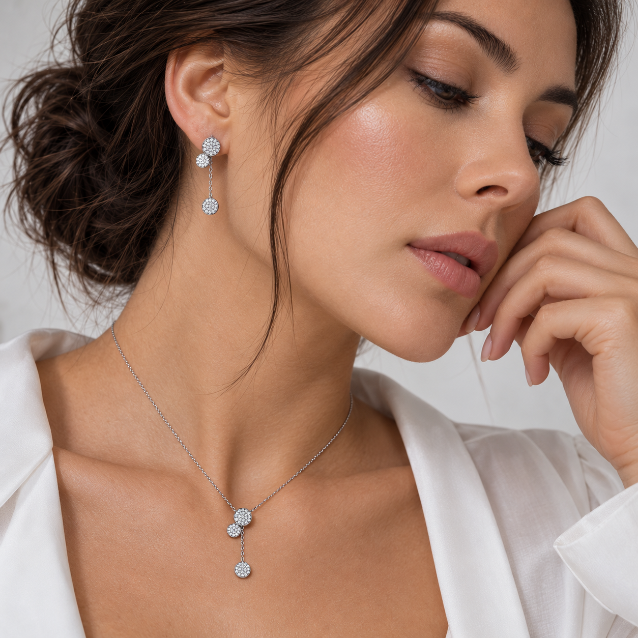 Juego de collar y aretes colgantes con circonita cúbica y disco graduado chapado en rodio en plata 925 - STS00004
