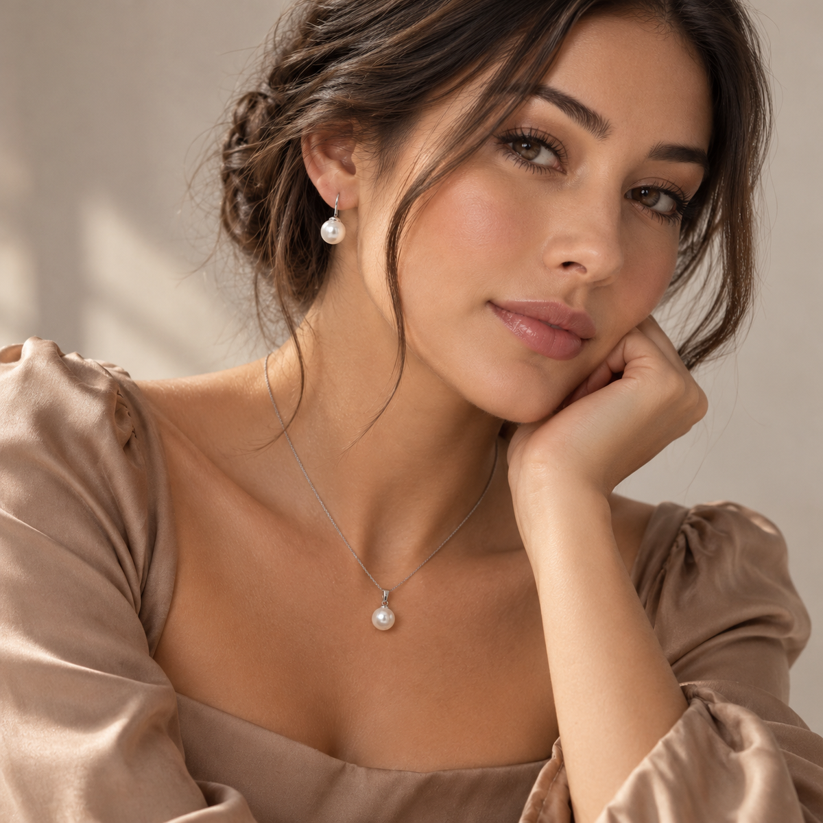 Juego de collar y aretes con palanca de perlas de esmalte blanco chapado en rodio de plata 925 - STS00437