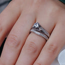 Juego de anillos de compromiso con circonita cúbica redonda transparente y pavé chapado en rodio de plata 925 - ACR00021