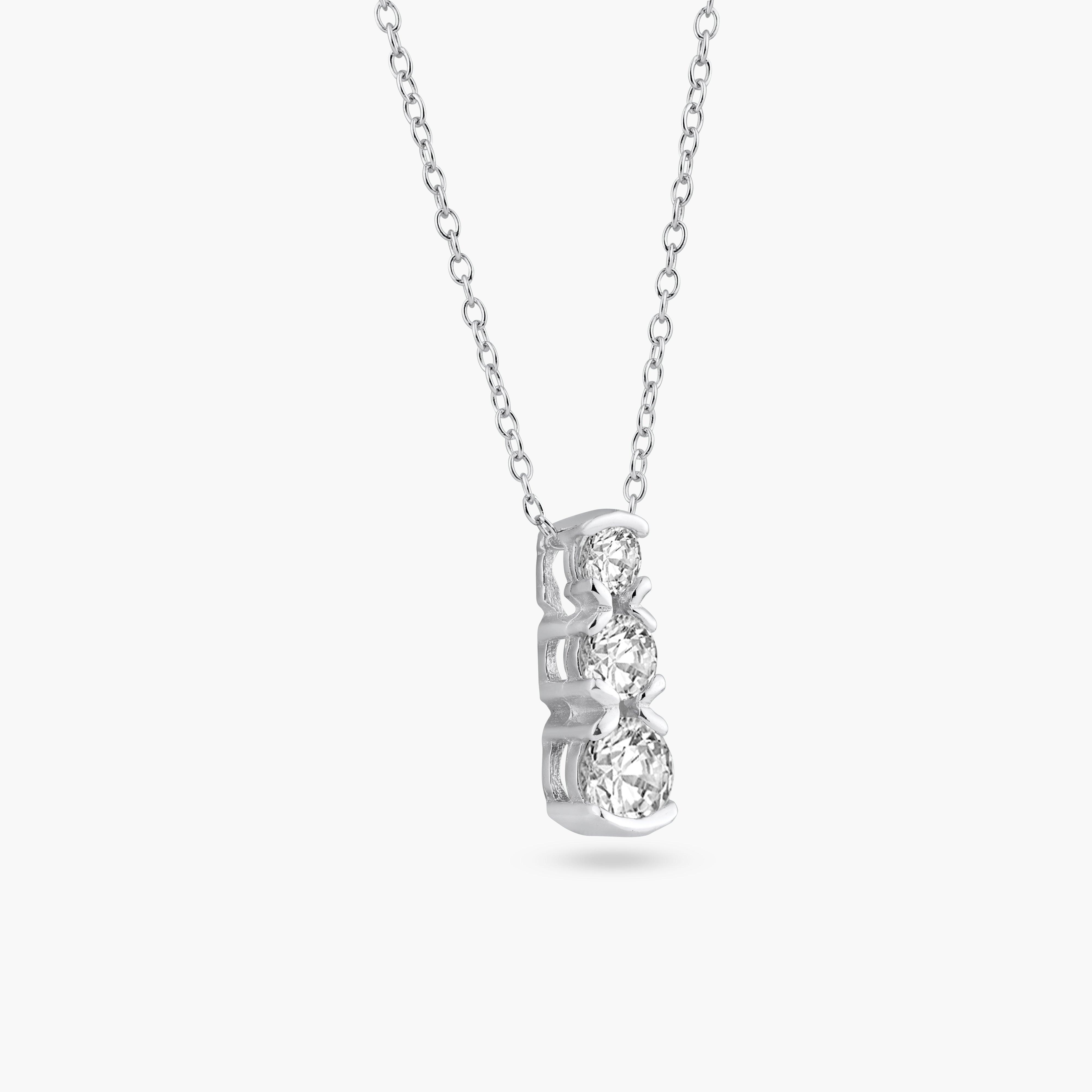 Collar con colgante de circonita cúbica transparente chapado en rodio de plata 925 con 3 circonitas graduadas - BGP00076