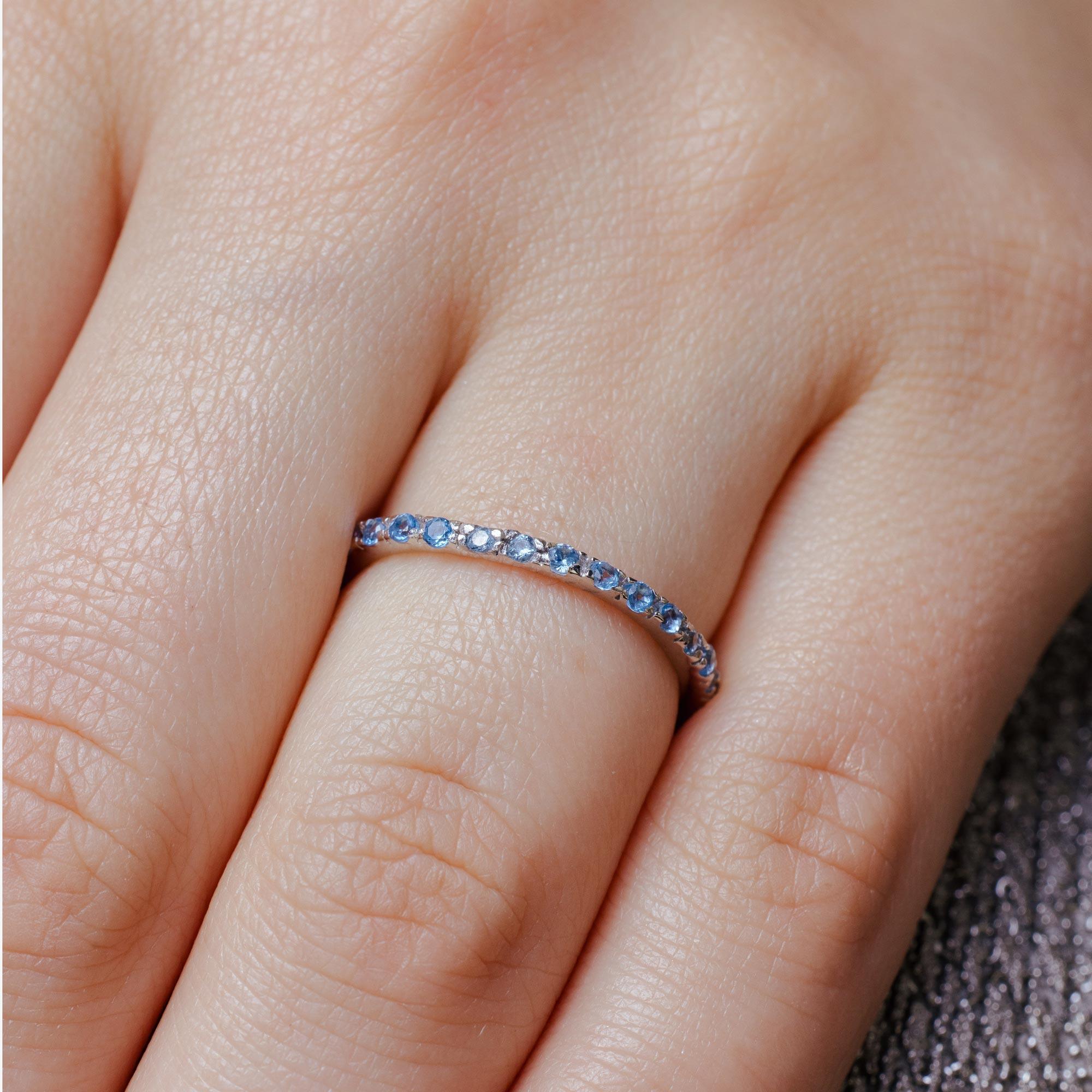 Anillo de eternidad de diciembre con incrustaciones de piedra natal en plata de ley 925 rodiada - BGR00339DEC